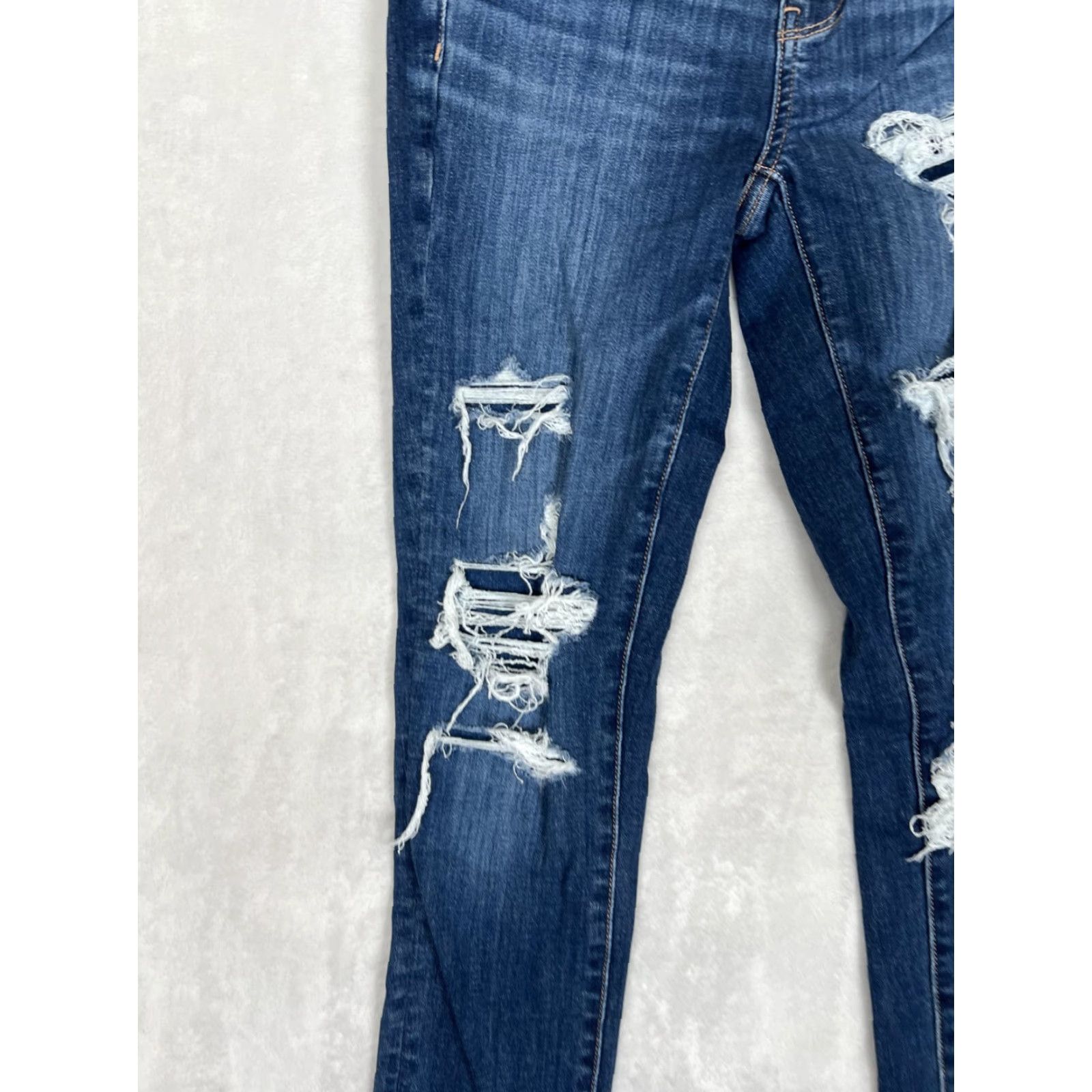 American Eagle Outfitters VINTAGE? No. American Eagle Jegging Jeans Womens 2 Blue Medium Wash Distressed Stretch Shirt? Size 26" / US 2 / IT 38 - 2 Thumbnail