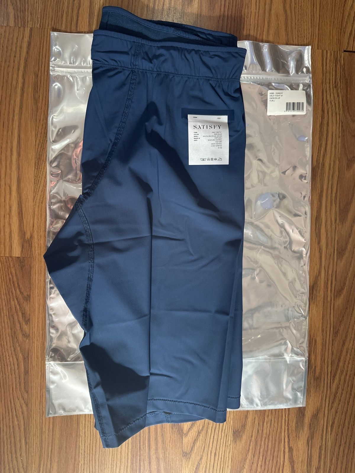 Satisfy Satisfy Half Tight 9” Size 4 Size US 36 / EU 52 - 4 Thumbnail