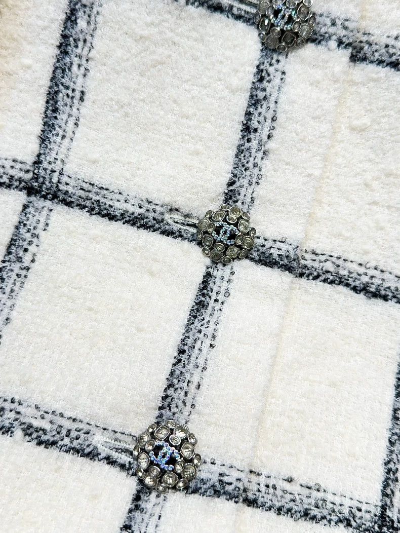 Chanel Chanel 22K beige plaid diamond buckle embroidered dress ja Size XS / US 0-2 / IT 36-38 - 7 Thumbnail