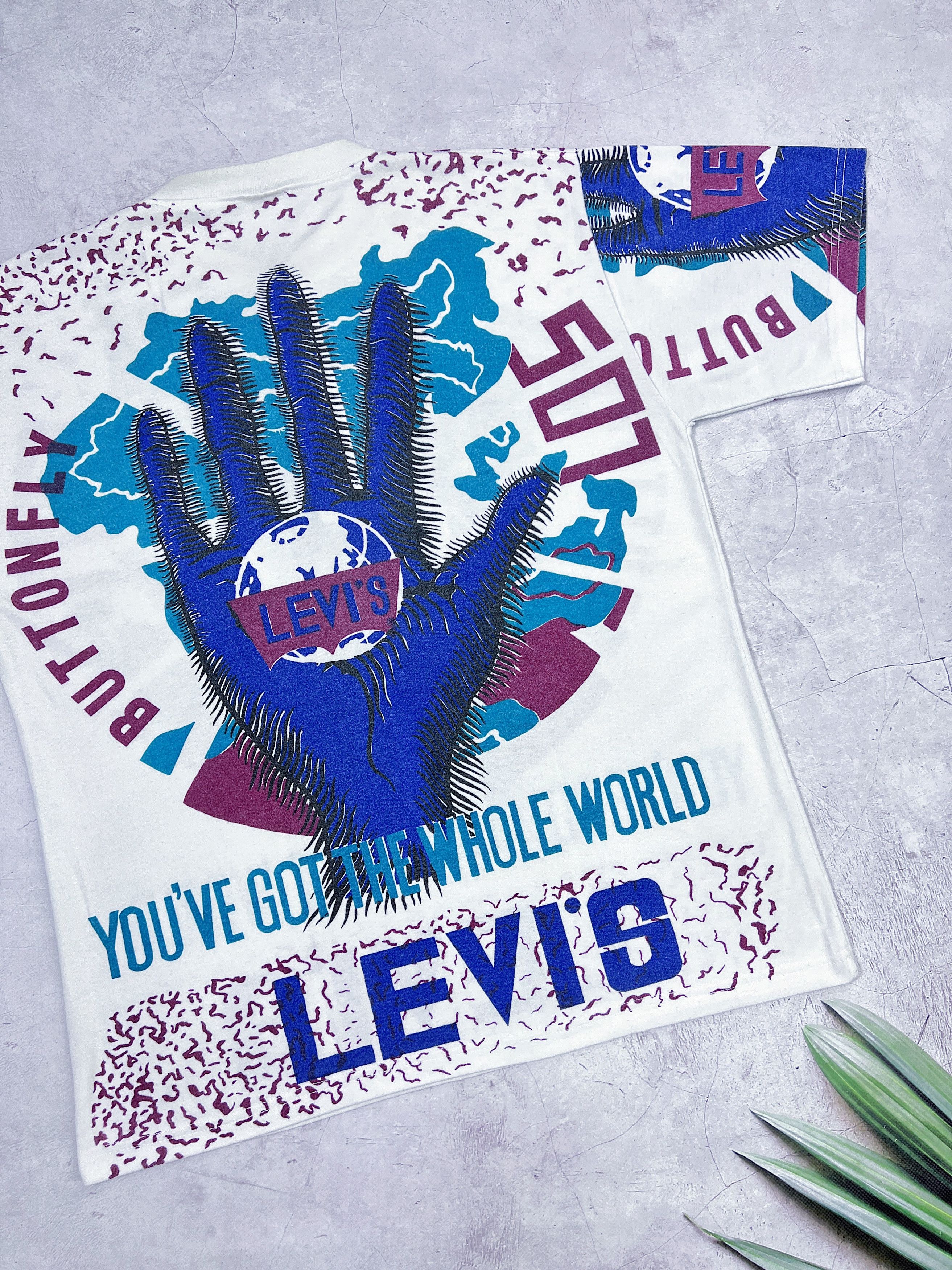 Levi's × Vintage Vintage Levi's T-Shirt You've Got The Whole World 501 Series Size US L / EU 52-54 / 3 - 15 Thumbnail