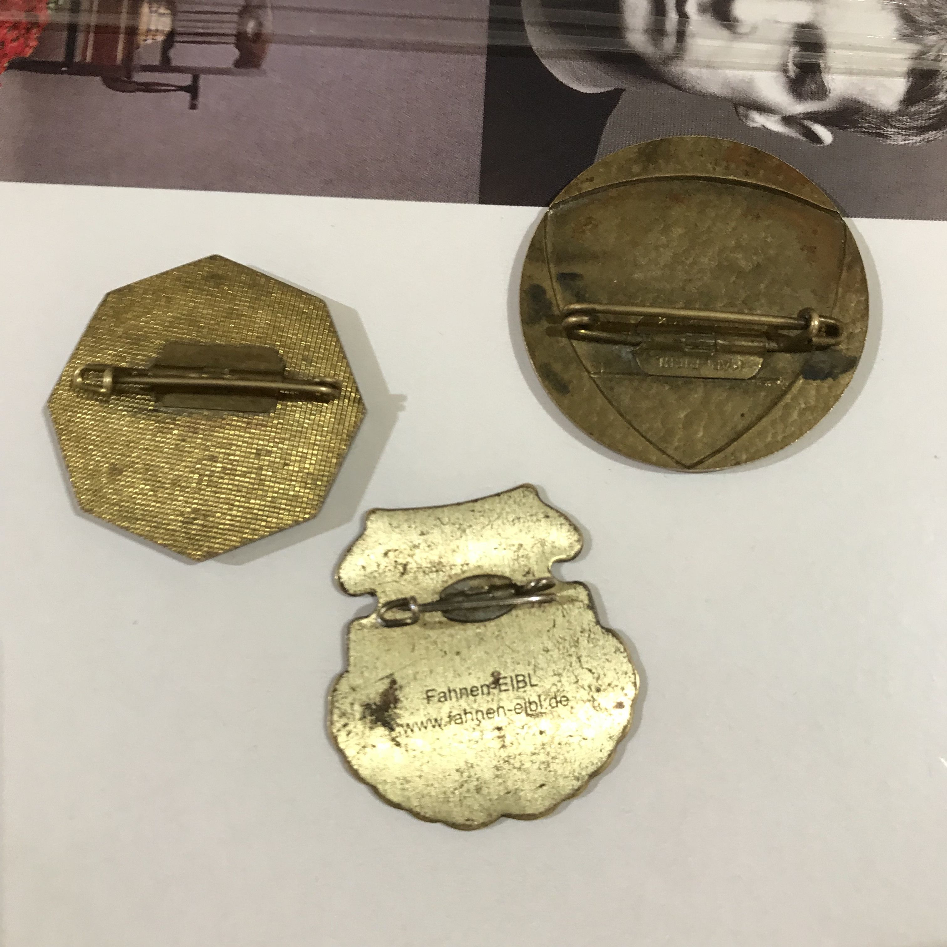 Vintage Vintage Europe PIN Enamel Metal steel Copyrigt 1970s 1980s Size ONE SIZE - 5 Thumbnail