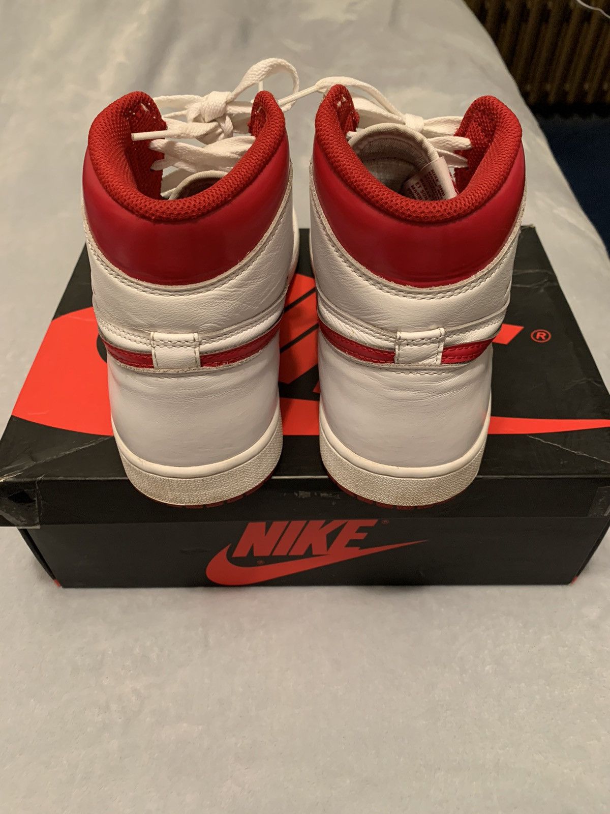 Jordan Brand Jordan 1 Retro High OG Metallic Red 2017 Size 9 Size US 9 / EU 42 - 5 Thumbnail
