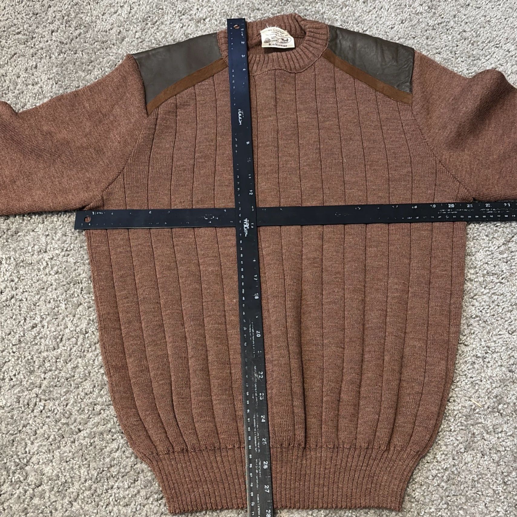 Vintage VINTAGE Edinburgh Woollen Mill Men’s Large Beige Wool Leather Patch Sweater Crew Neck Long Sleeve 80s 90s Retro Casual Size US L / EU 52-54 / 3 - 6 Thumbnail
