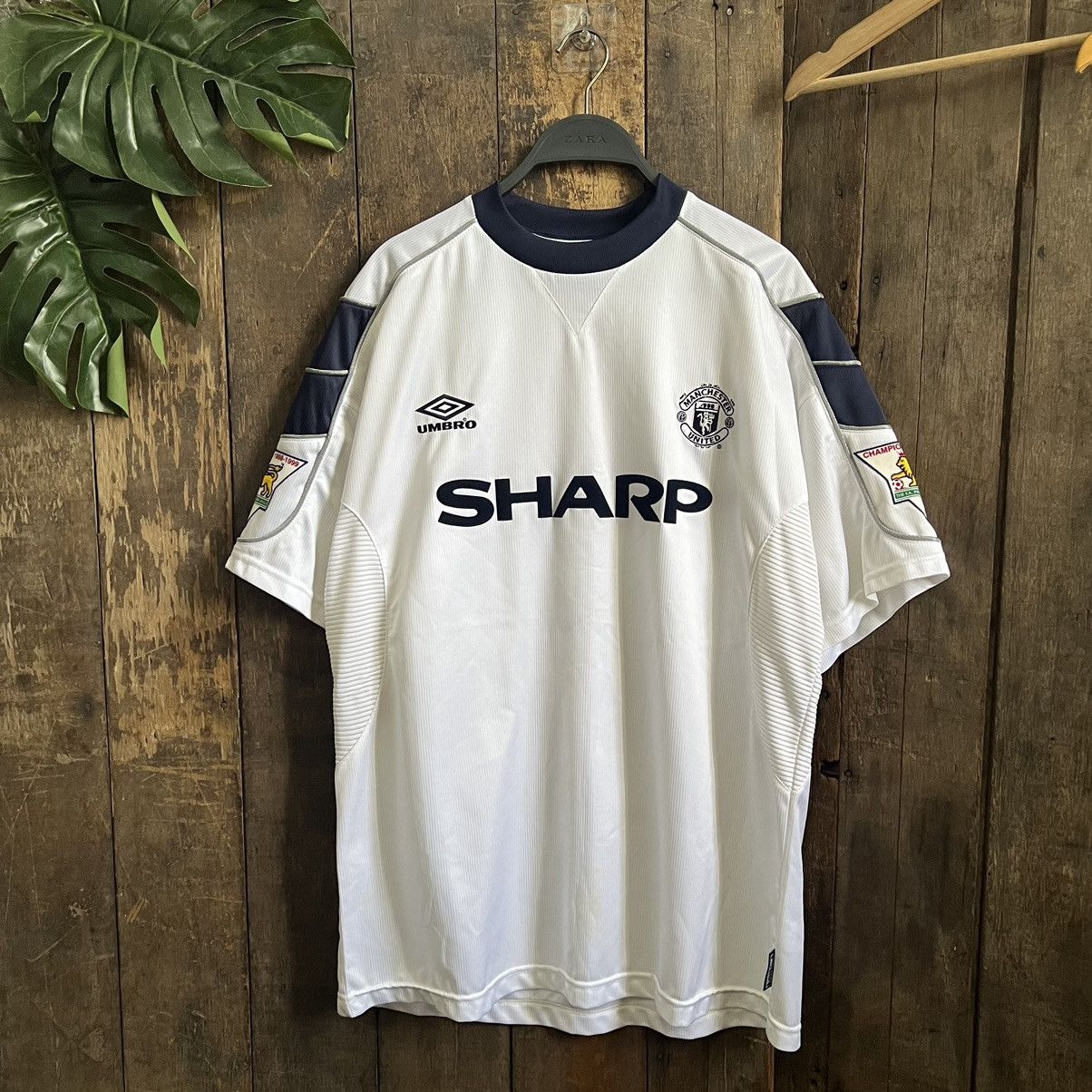 image of Soccer Jersey x Umbro Vintage Manchester United 1999-00 3Rd Kit Umbro Jersey in White (Size XL)