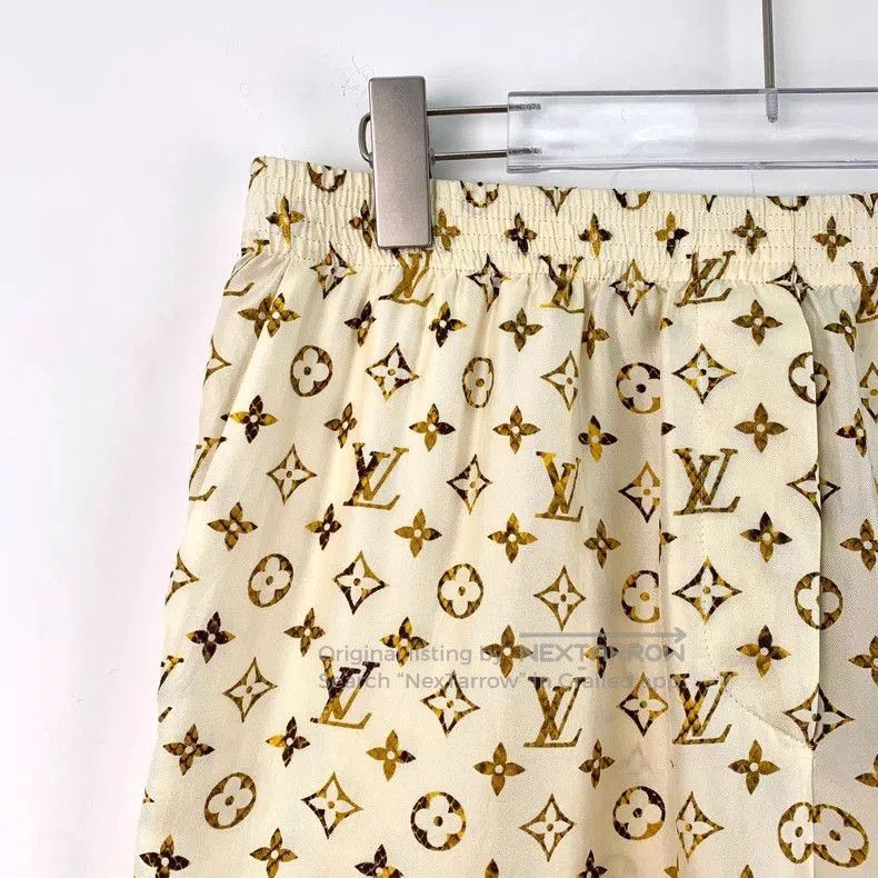 Louis Vuitton Louis Vuitton Beige Logo Print Silk Shorts. Size US 34 / EU 50 - 3 Thumbnail