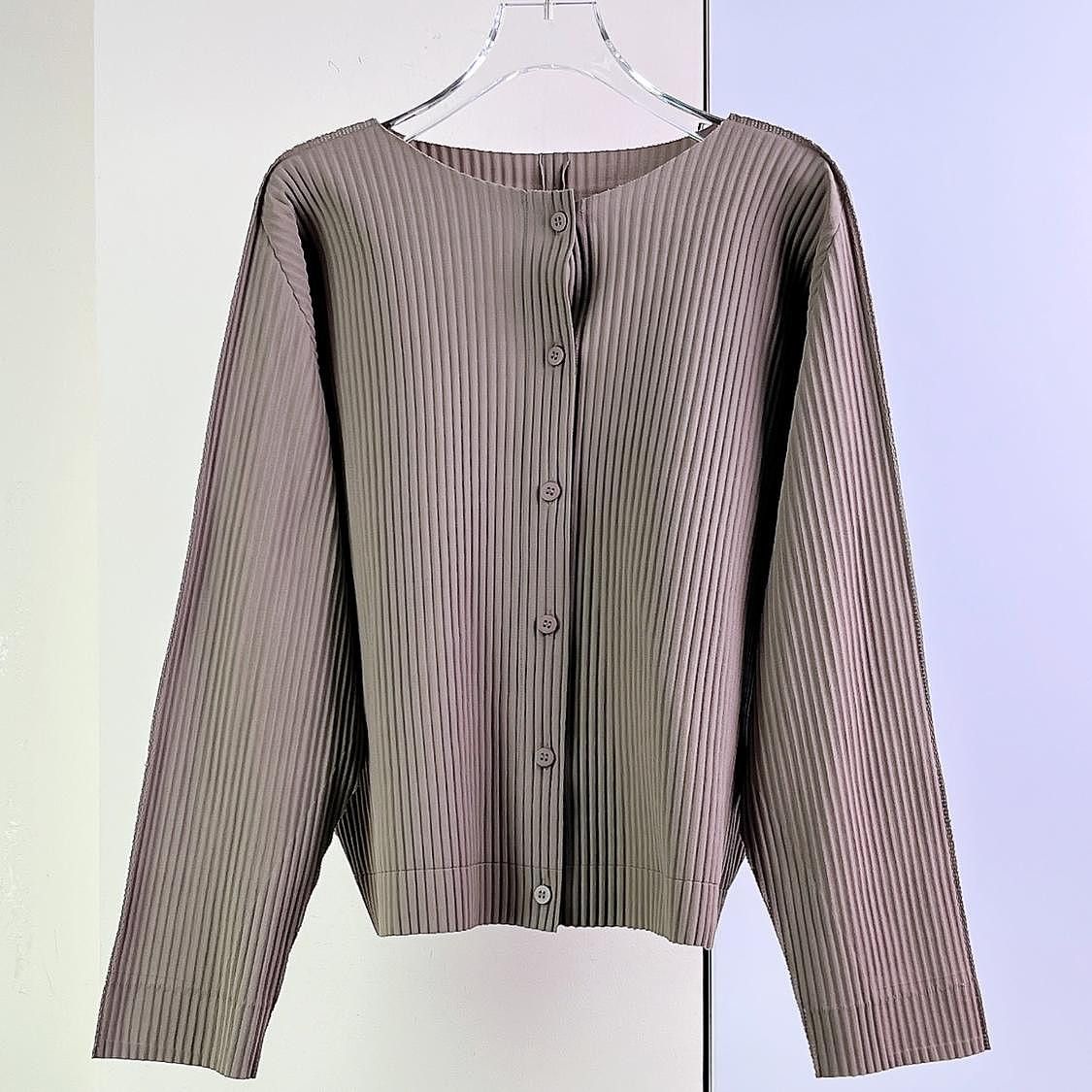Issey Miyake Issey Miyake Pleated Button Up Top Size ONE SIZE - 1 Thumbnail