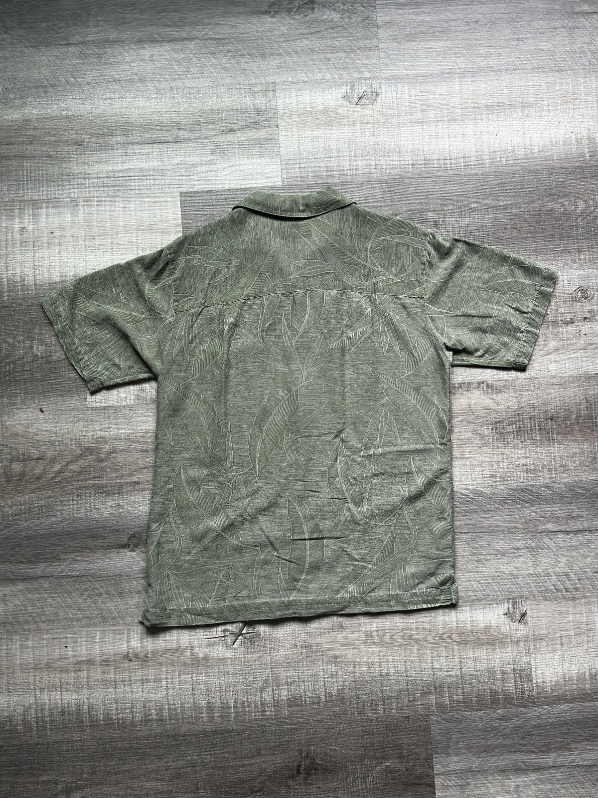 Island Shores Vintage Textured Leaf Print Silk Shirt Size: Small (S) Size US S / EU 44-46 / 1 - 5 Thumbnail
