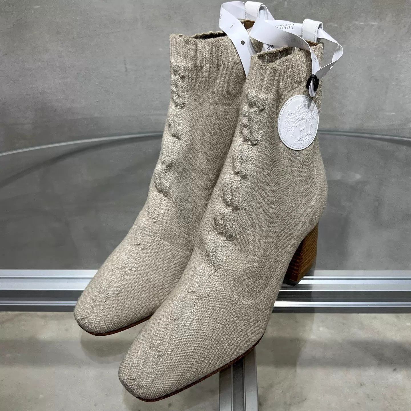 Hermes Hermes Ivory Logo Knit Ankle Boots 36.5 EU Size US 6 / IT 36 - 2 Thumbnail
