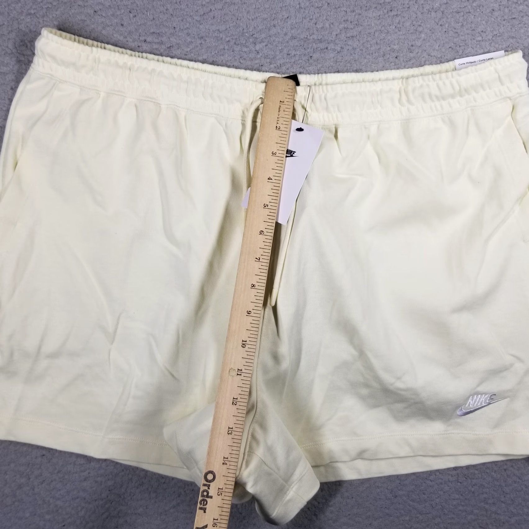Nike Nike Shorts Women XL Loose Fit High Waist Ivory DQ3350-113 Activewear, Casual Mens? No—Women’s XL - Ivory - Nike Shorts - Loose Fit - 5 Inseam Size 40" / US 18 - 7 Thumbnail