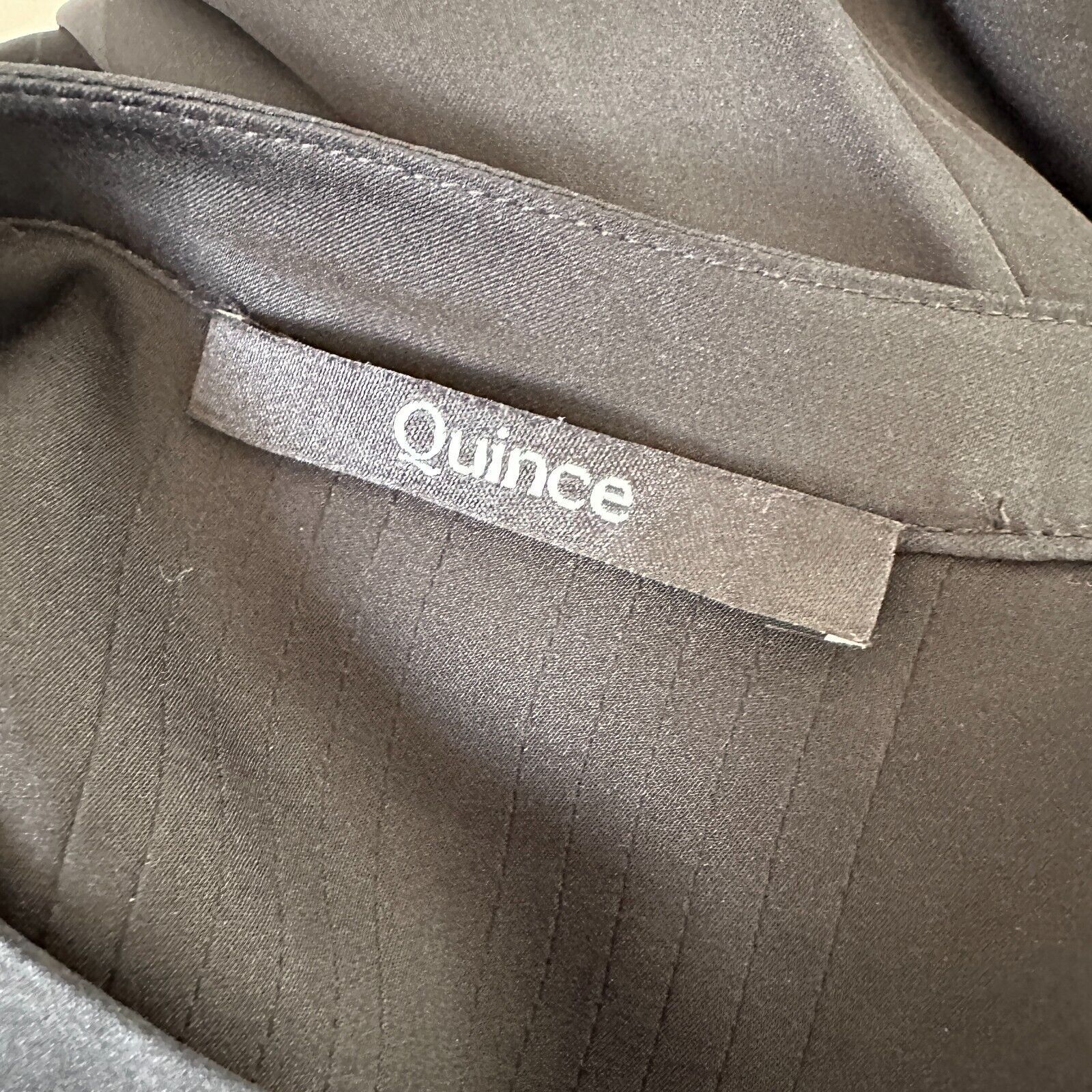 Quince Quince Washable Silk VNeck Button 3/4 Sleeve Pleated Back XS Size XS / US 0-2 / IT 36-38 - 11 Thumbnail