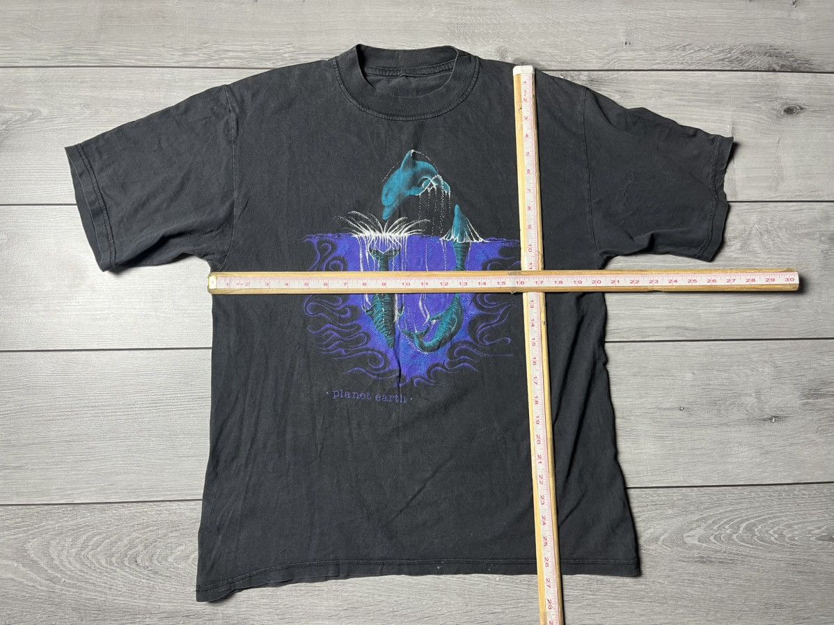 Band Tees × Vintage Vintage Planet earth Tshirt Dolphins size Large Size US L / EU 52-54 / 3 - 5 Thumbnail