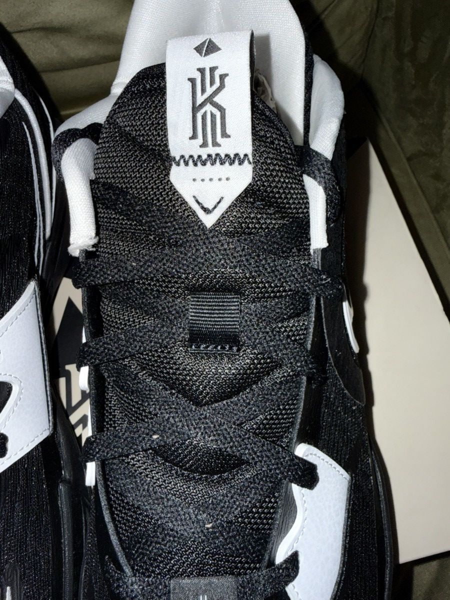 Nike Nike Kyrie 5 TB Promo (players only) Black “Reverse Panda” Size US 15 / EU 48 - 10 Thumbnail