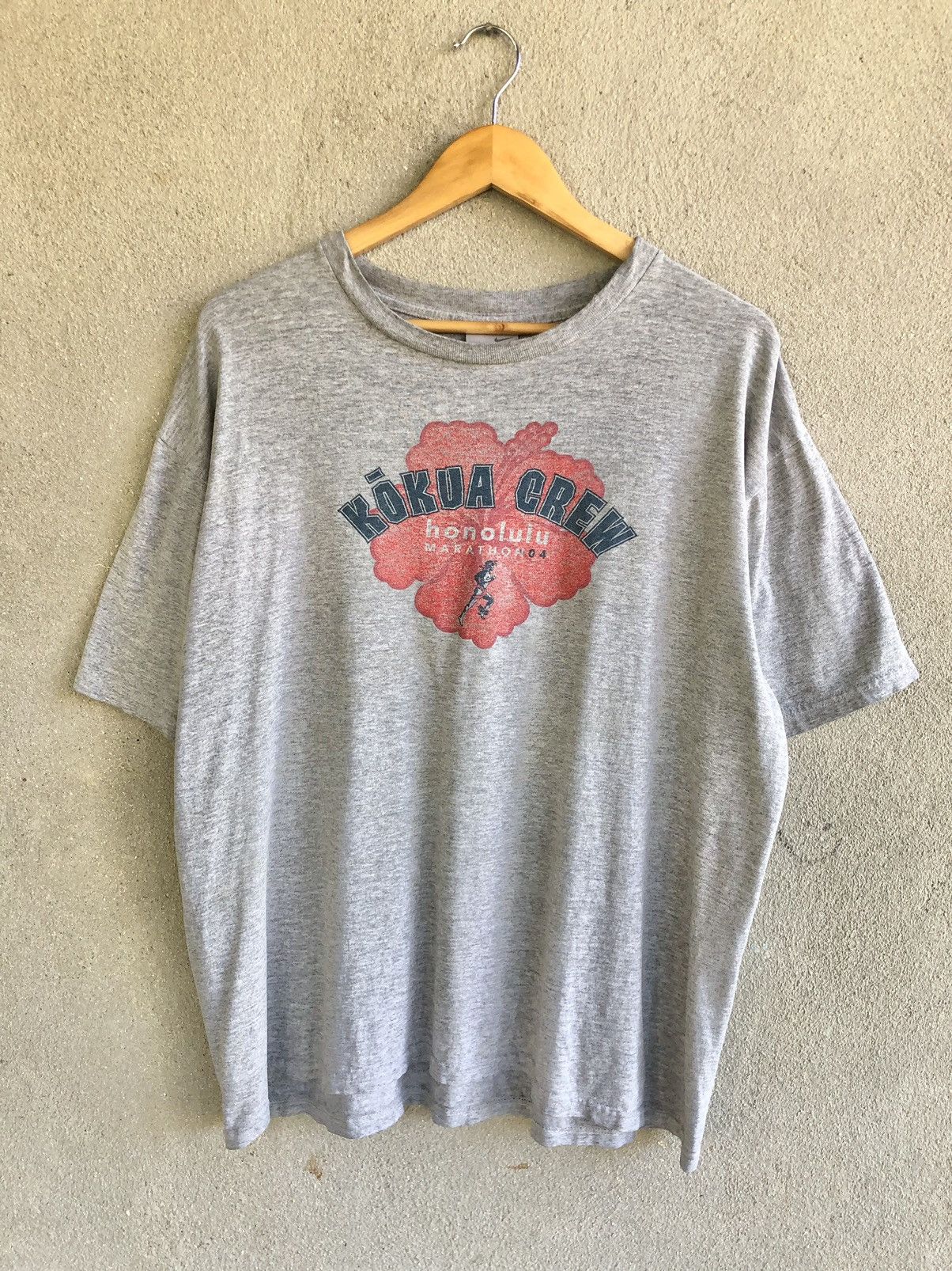 image of Nike Kokua Crew Honolulu Marathon Shirt in Grey, Men's (Size Large)