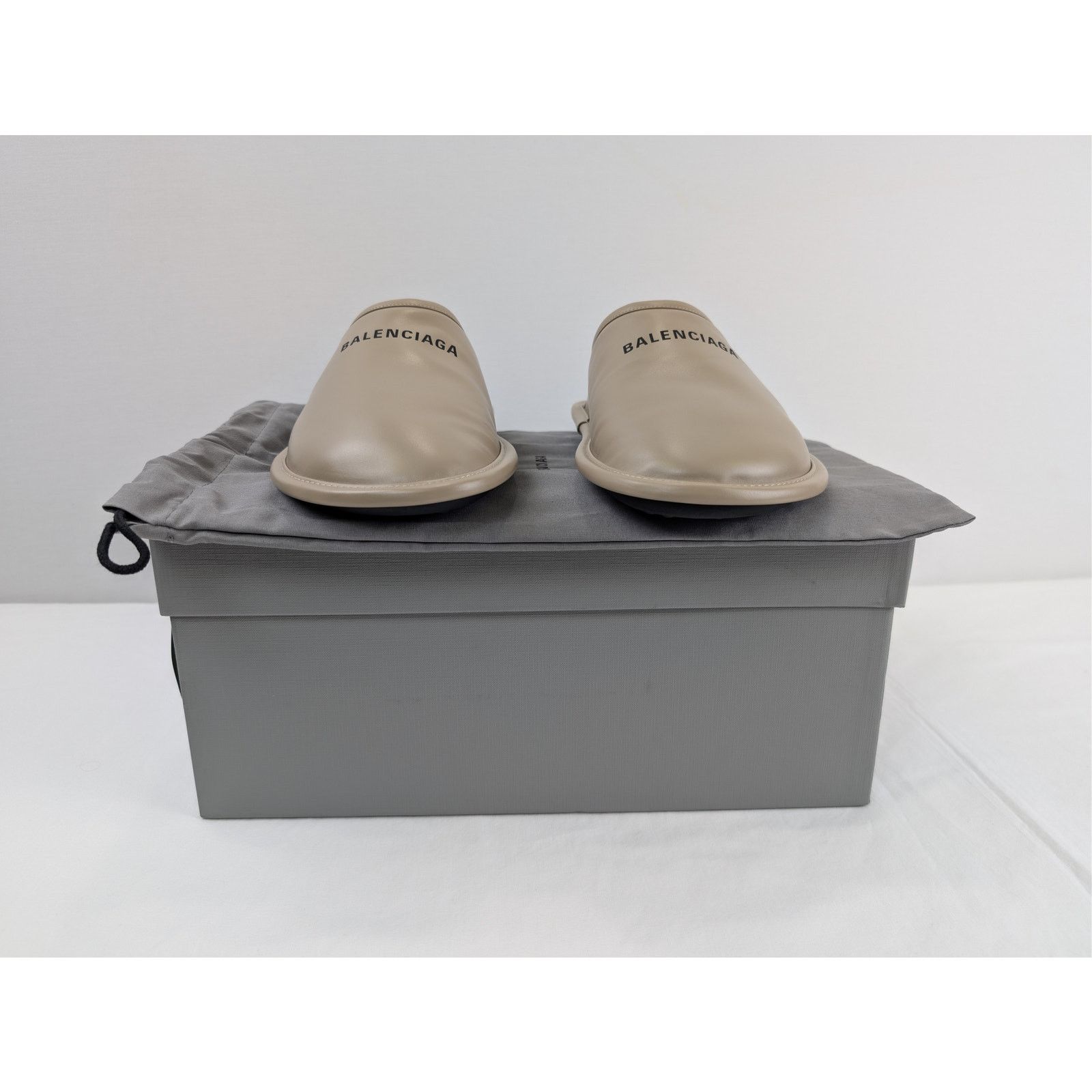 Balenciaga o1rshd1 Carrera Lux Calfskin Home Flat Slipper Taupe/Black Size US 10 / EU 43 - 13 Thumbnail