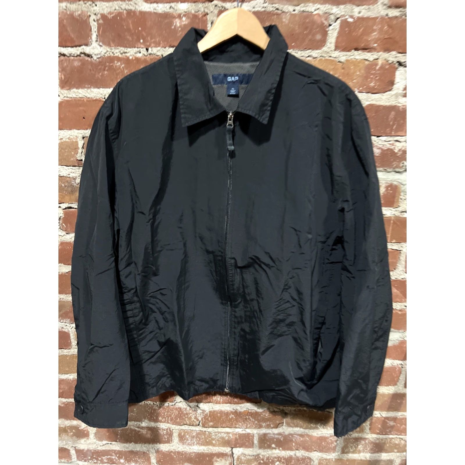 Gap VINTAGE GAP Jacket XL Black Nylon Windbreaker Zip Up Mens 90s Windbreaker Jacket Black Nylon Zip Up Pockets Water Resistant Collared Lightweight) Size US XL / EU 56 / 4 - 2 Thumbnail