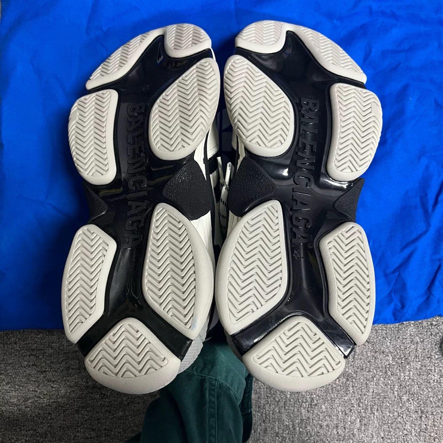 Balenciaga Balenciaga Latest White Triples Leather Dad Shoes Size US 5 / EU 37 - 5 Thumbnail