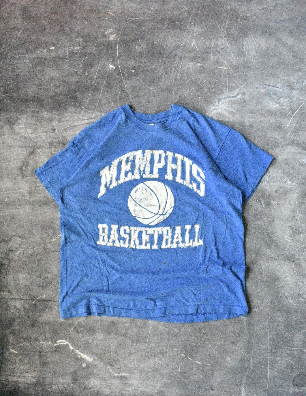NCAA × Vintage Vintage 90s Memphis Basketball T-Shirt (XXL) Size US XXL / EU 58 / 5 - 1 Thumbnail