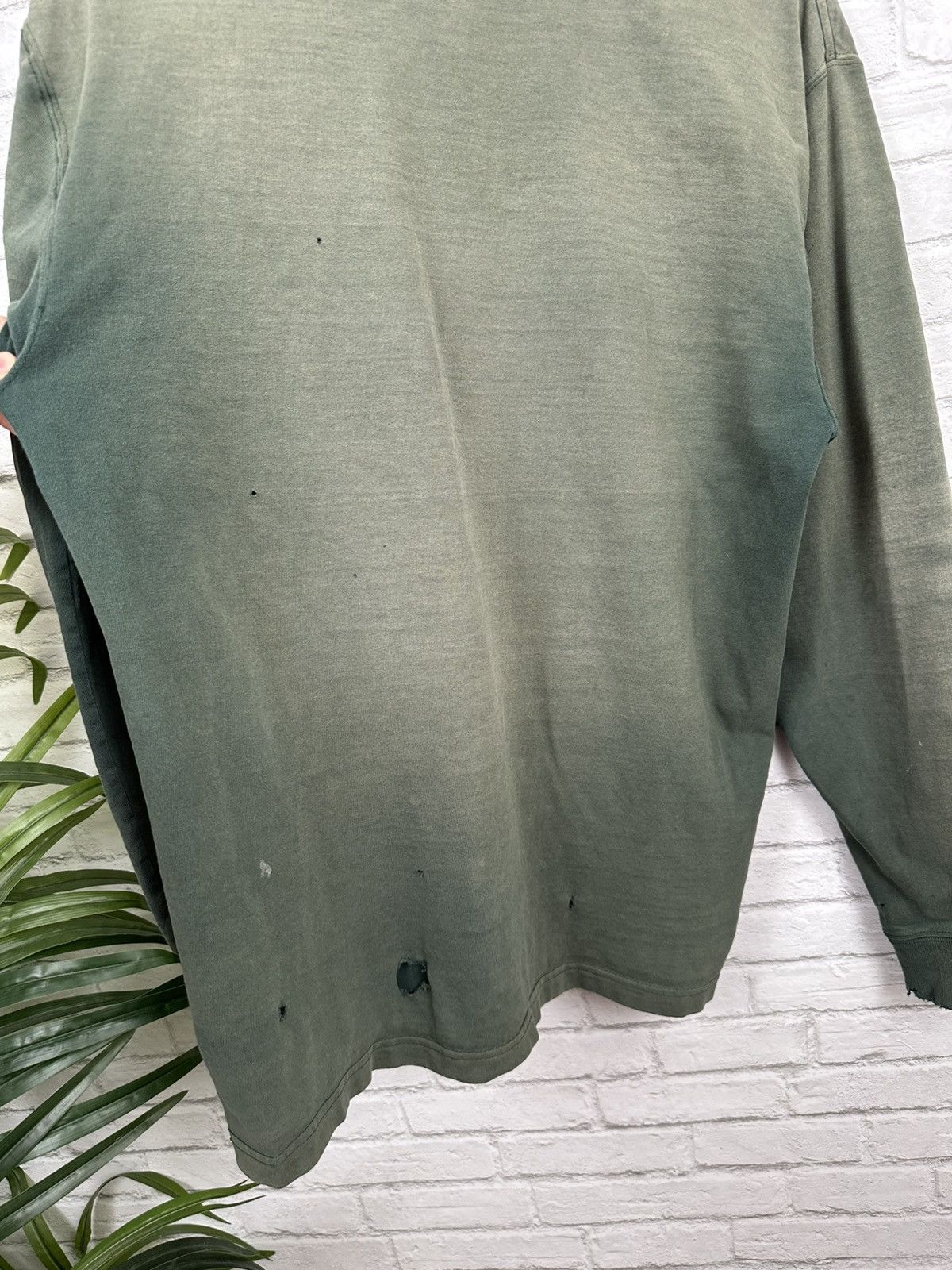 Carhartt (M) BEAUTIFUL FADED THRASHED Carhartt Longsleeve Tee Size US M / EU 48-50 / 2 - 17 Thumbnail