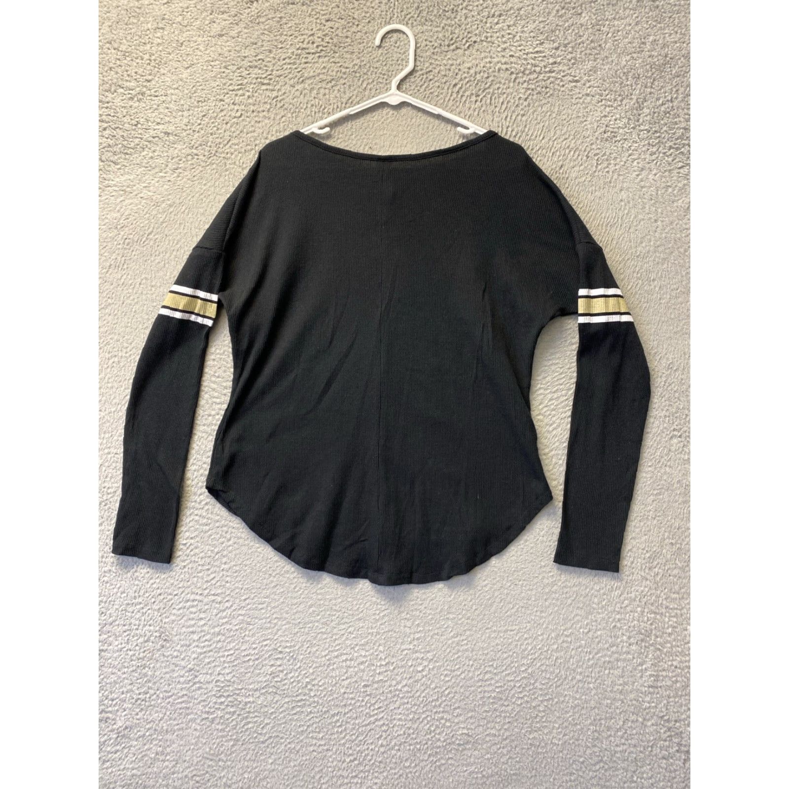 Vintage Recycled Karma Top Shirt Women L Black Scoop Neck Long Sleeve Gophers Logo Casual 90s Theme Womens Size L / US 10 / IT 46 - 7 Thumbnail