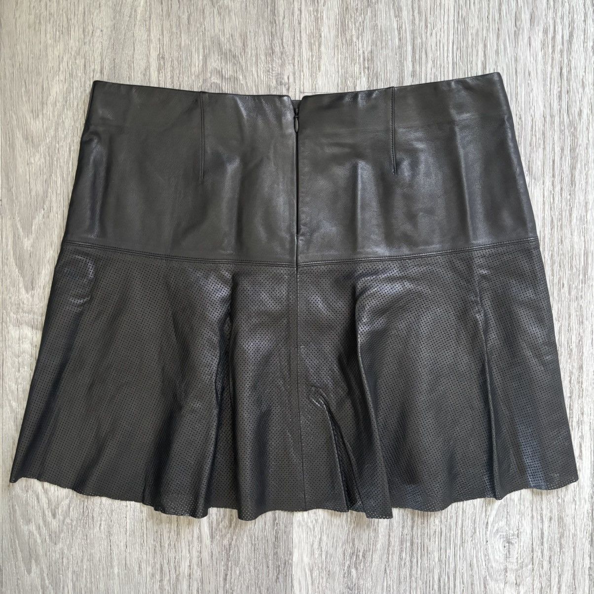 Vince Vince Black Lambskin Leather Perforated Mini Skirt 12 $595 Size 34" / US 12 / IT 48 - 5 Thumbnail