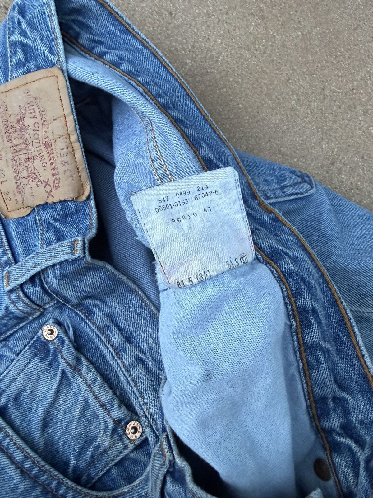 Levi's Vintage 90s Levi’s 501xx Buttonfly Straight Leg Jeans 31x31 Size US 31 - 7 Thumbnail