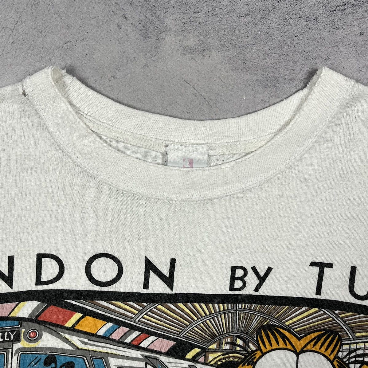 Cartoon Network Vintage Garfield “London by Tube” cartoon T shirt 90’s Size US M / EU 48-50 / 2 - 8 Thumbnail