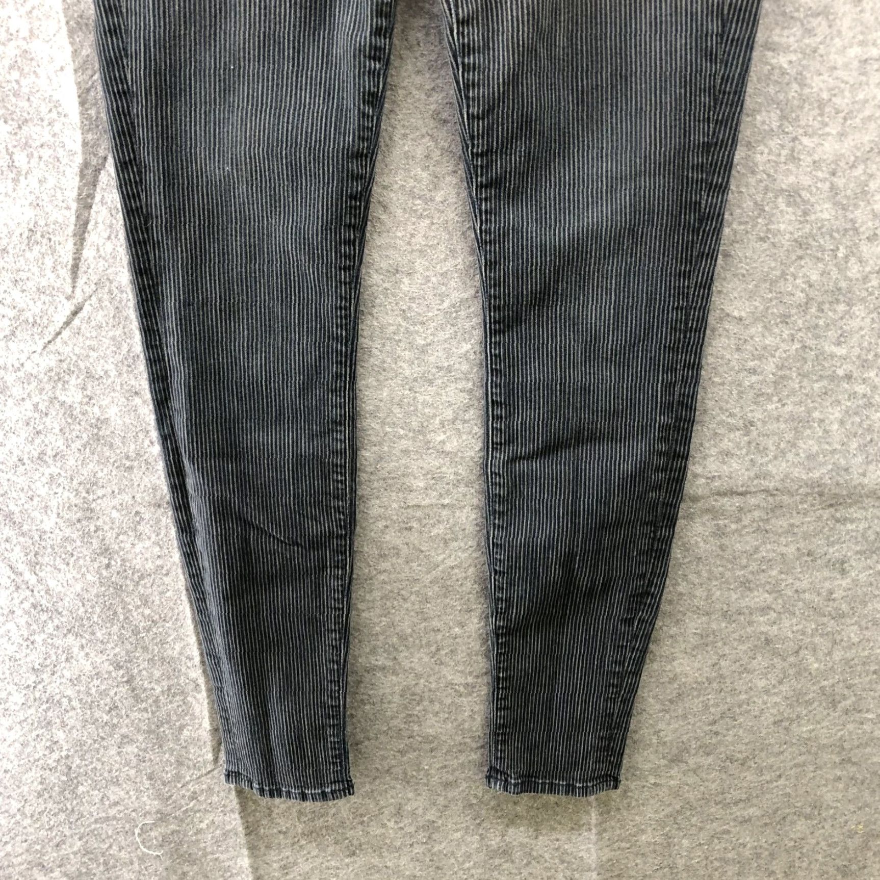 J Brand J Brand Skinny Leg Jeans Womens Belmont Black Gray Pinstriped Low Rise Size 25 Skinny Jeans Womens 25 Gray Pinstriped J Brand Size 42" / US 20 - 4 Thumbnail