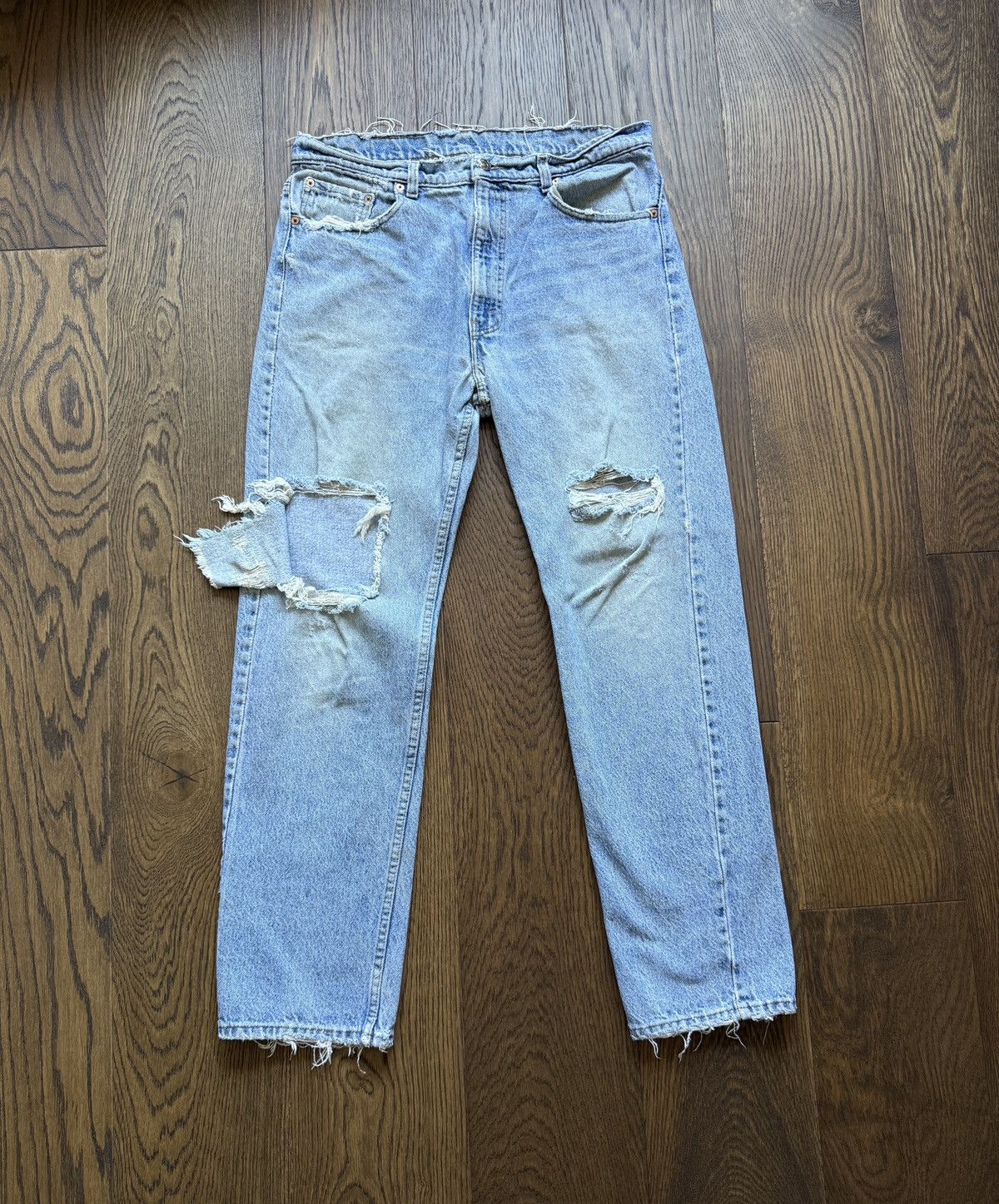 Vintage Vintage Levi's 505 Thrashed Denim Jeans Size US 36 / EU 52 - 1 Thumbnail