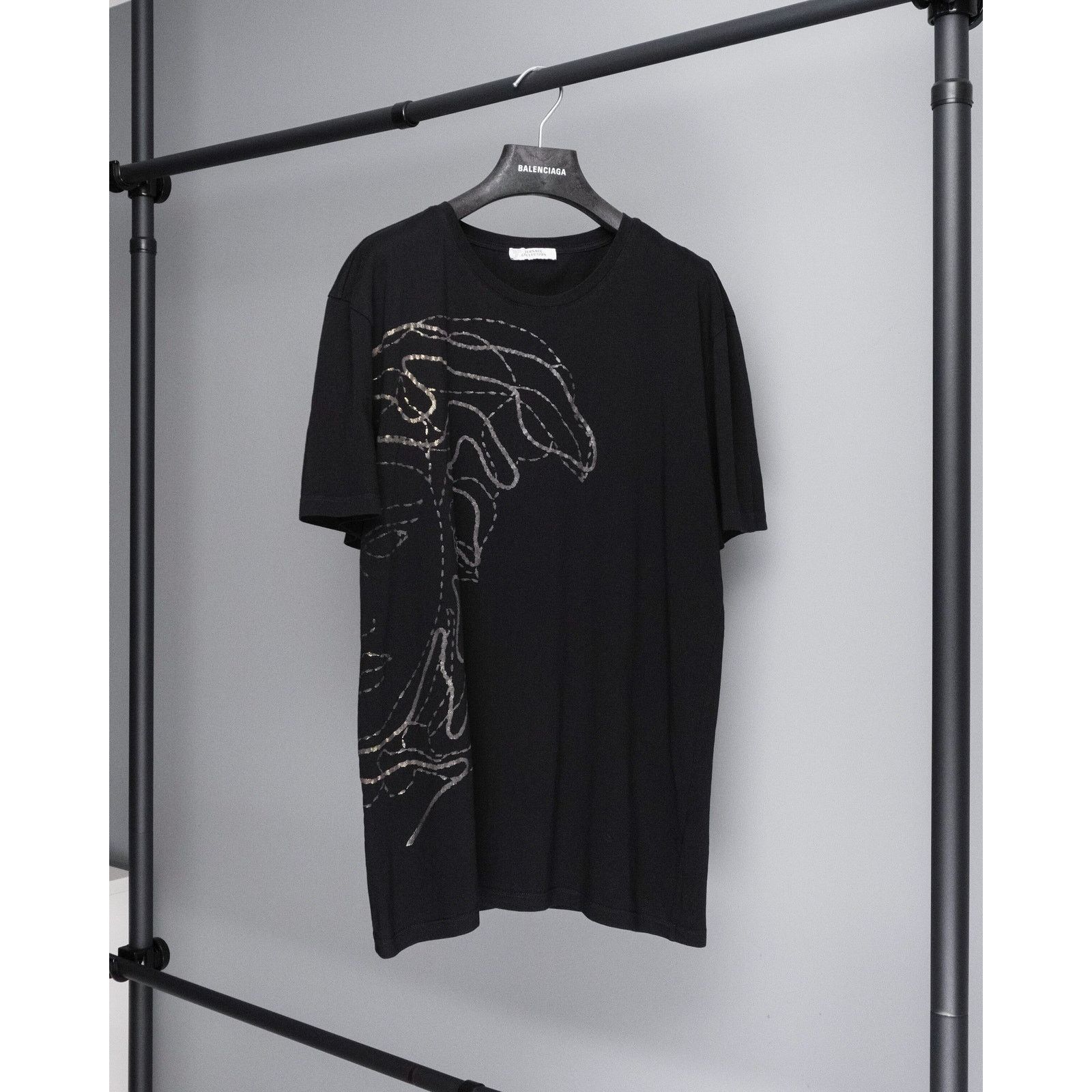 Versace Gianni versace big medusa gold printed logo black tee shirt Size US XL / EU 56 / 4 - 1 Thumbnail
