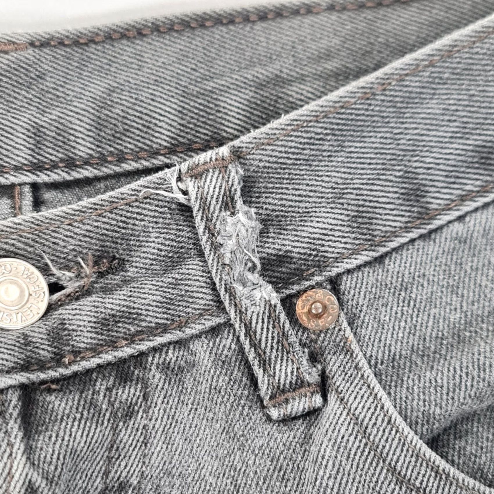 Levi's VINTAGE Levi's 501 Jeans Mens Grey W32 L30 Distressed 90s Made in USA Jeans Size US 32 / EU 48 - 4 Thumbnail