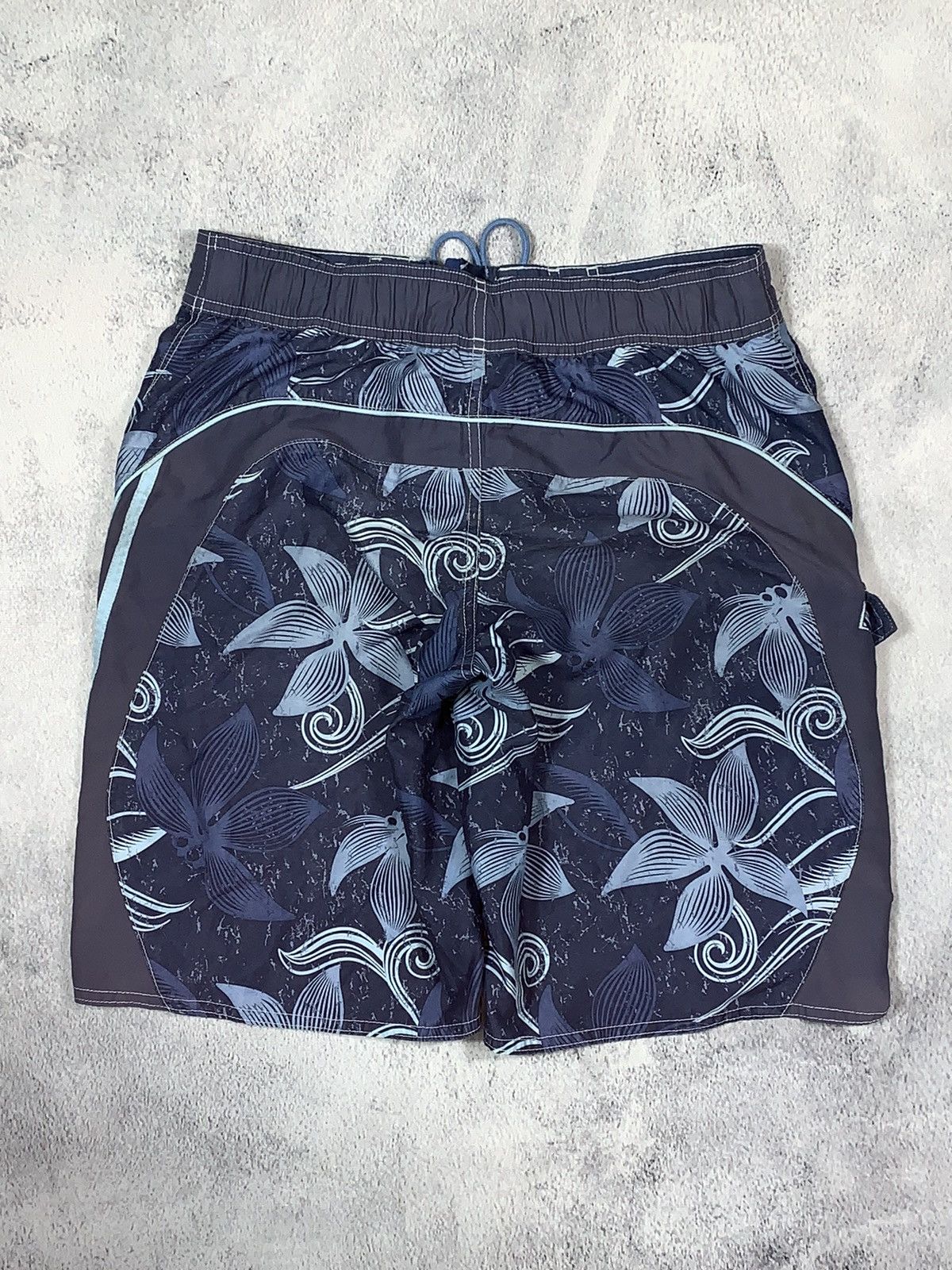 Adidas × Vintage Vintage Adidas faded surf shorts streetwear style size 30 Size US 30 / EU 46 - 10 Thumbnail