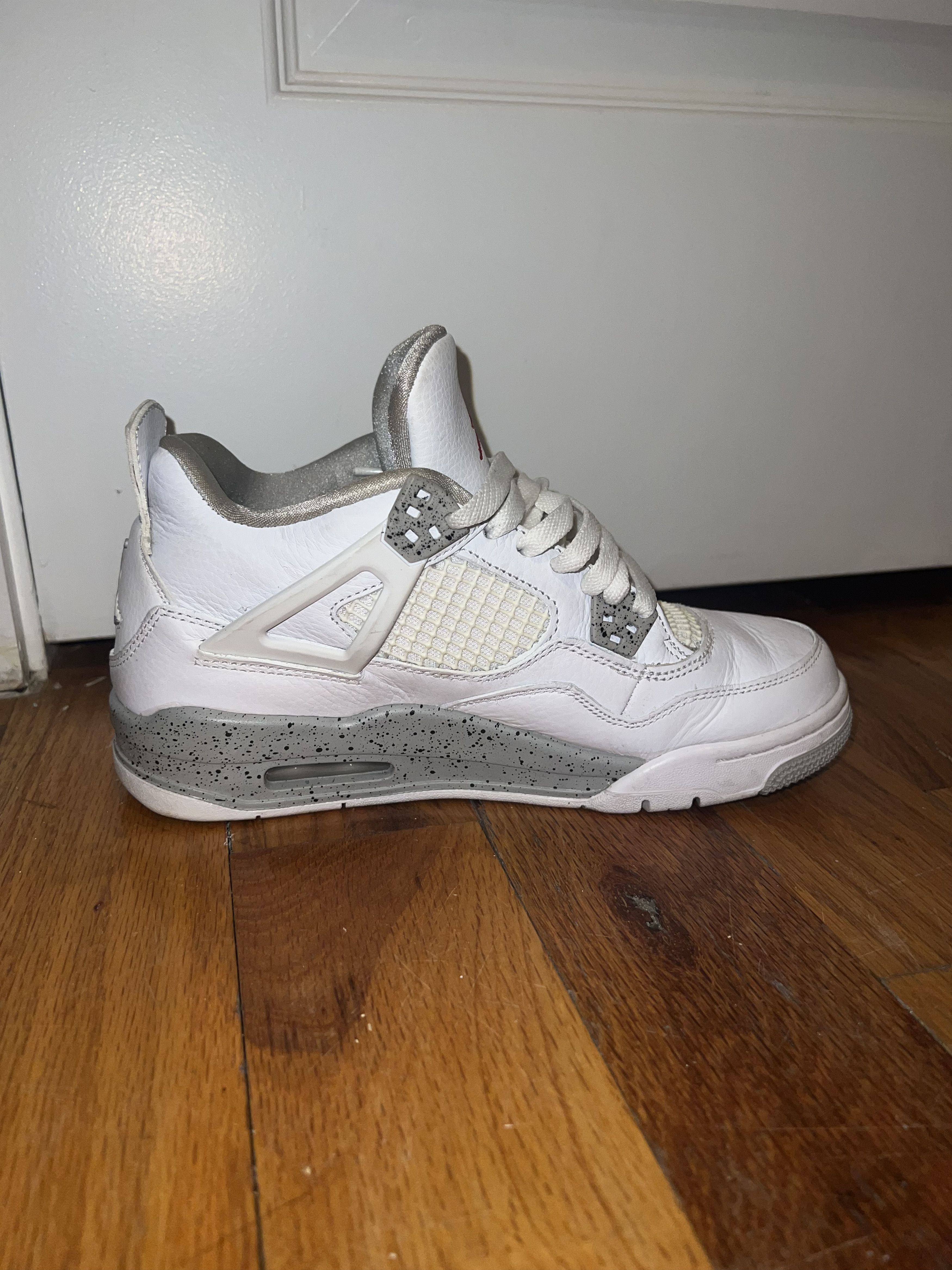 Nike Nike Jordan 4 Retro White Oreo 6.5 Youth GS, Used Once Size US 6.5 / EU 39-40 - 4 Thumbnail