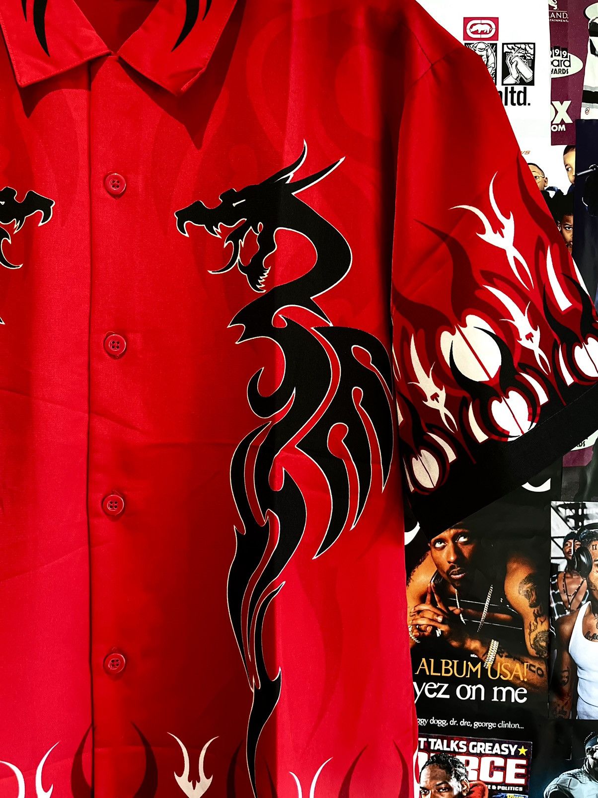 Dragonfly × Grunt Style × JNCO 𝐘2𝐊 𝐍𝐎 𝐁𝐎𝐔𝐍𝐃𝐀𝐑𝐈𝐄𝐒 𝐃𝐑𝐀𝐆𝐎𝐍 𝐅𝐋𝐀𝐌𝐄𝐒 𝐀𝐑𝐓 𝐎𝐏𝐄𝐍 𝐂𝐎𝐋𝐋𝐀𝐑 𝐒𝐇𝐈𝐑𝐓 Size US M / EU 48-50 / 2 - 6 Thumbnail