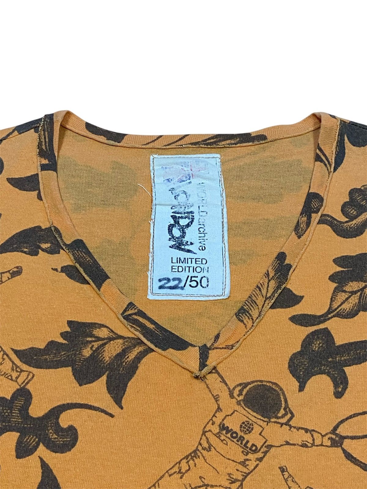 Comme des Garcons Comme Des Garçons“WORLD ARCHIVE LANDON”LIMITED EDITION 22/50 Size US M / EU 48-50 / 2 - 6 Thumbnail