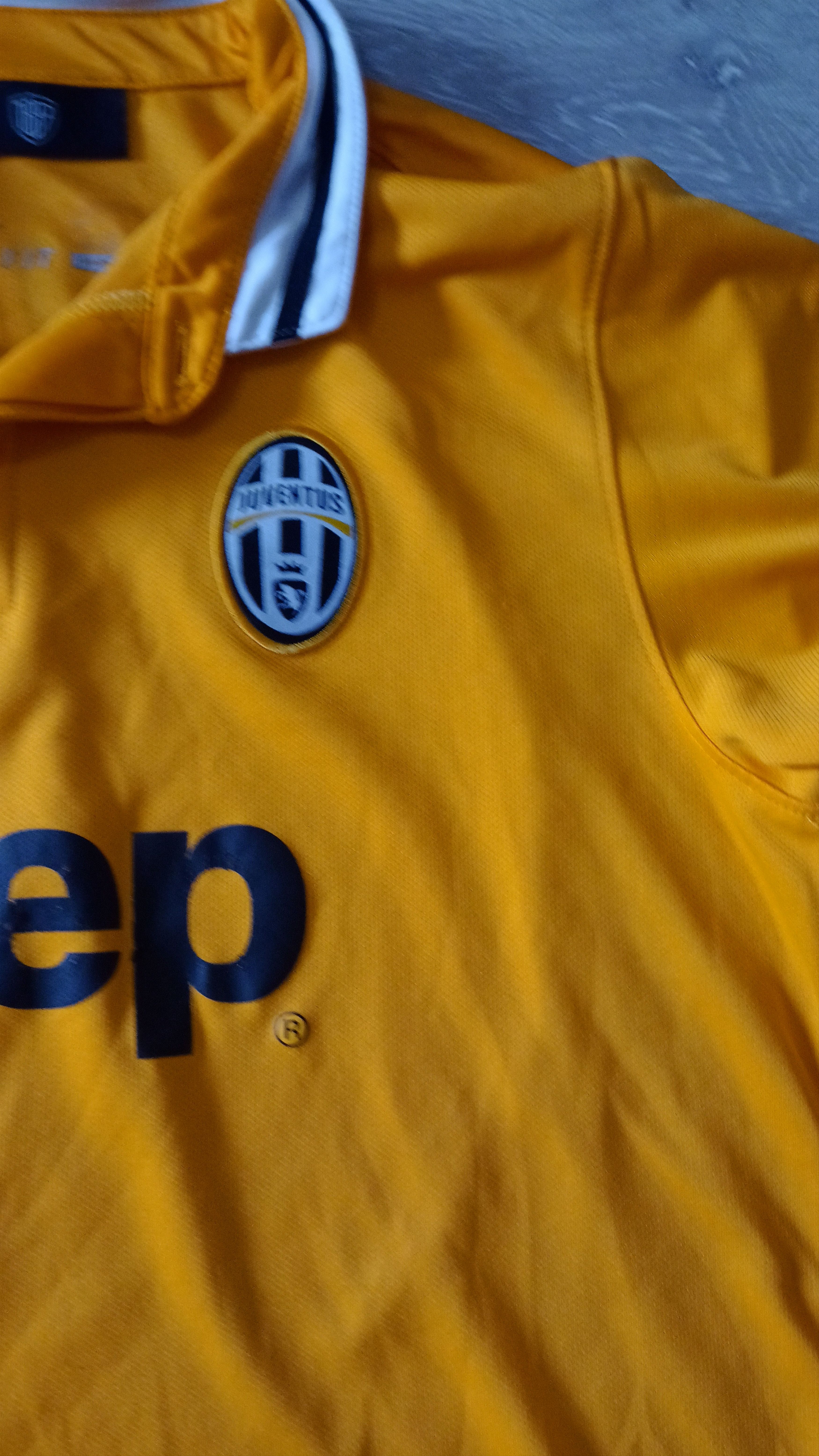 Nike Juventus Away 2013/14 – Size M – Nike Dri-FIT Tevez 10 Size US M / EU 48-50 / 2 - 6 Thumbnail