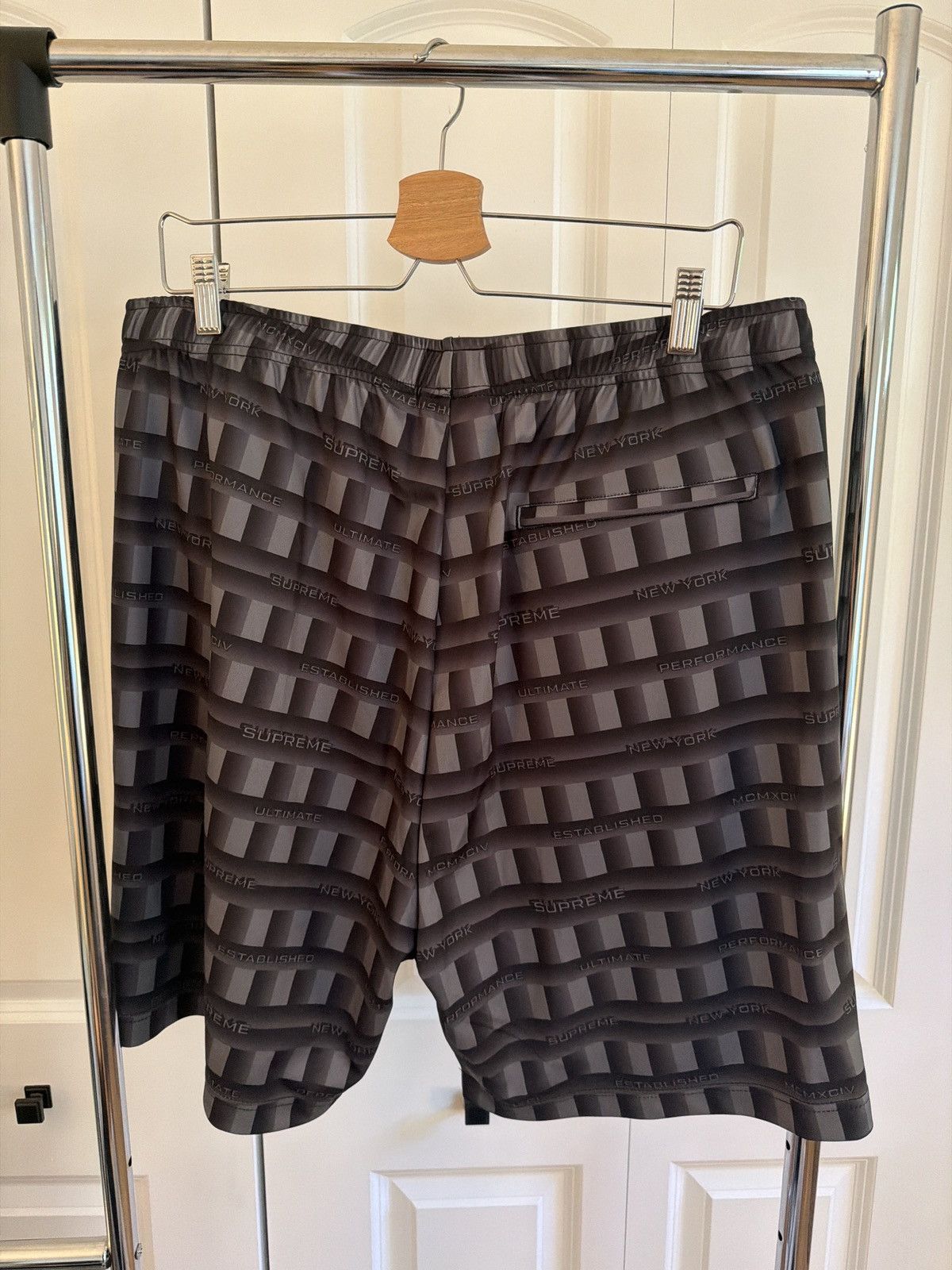 Supreme XL Supreme Grid Short SS20 Size US 36 / EU 52 - 2 Thumbnail