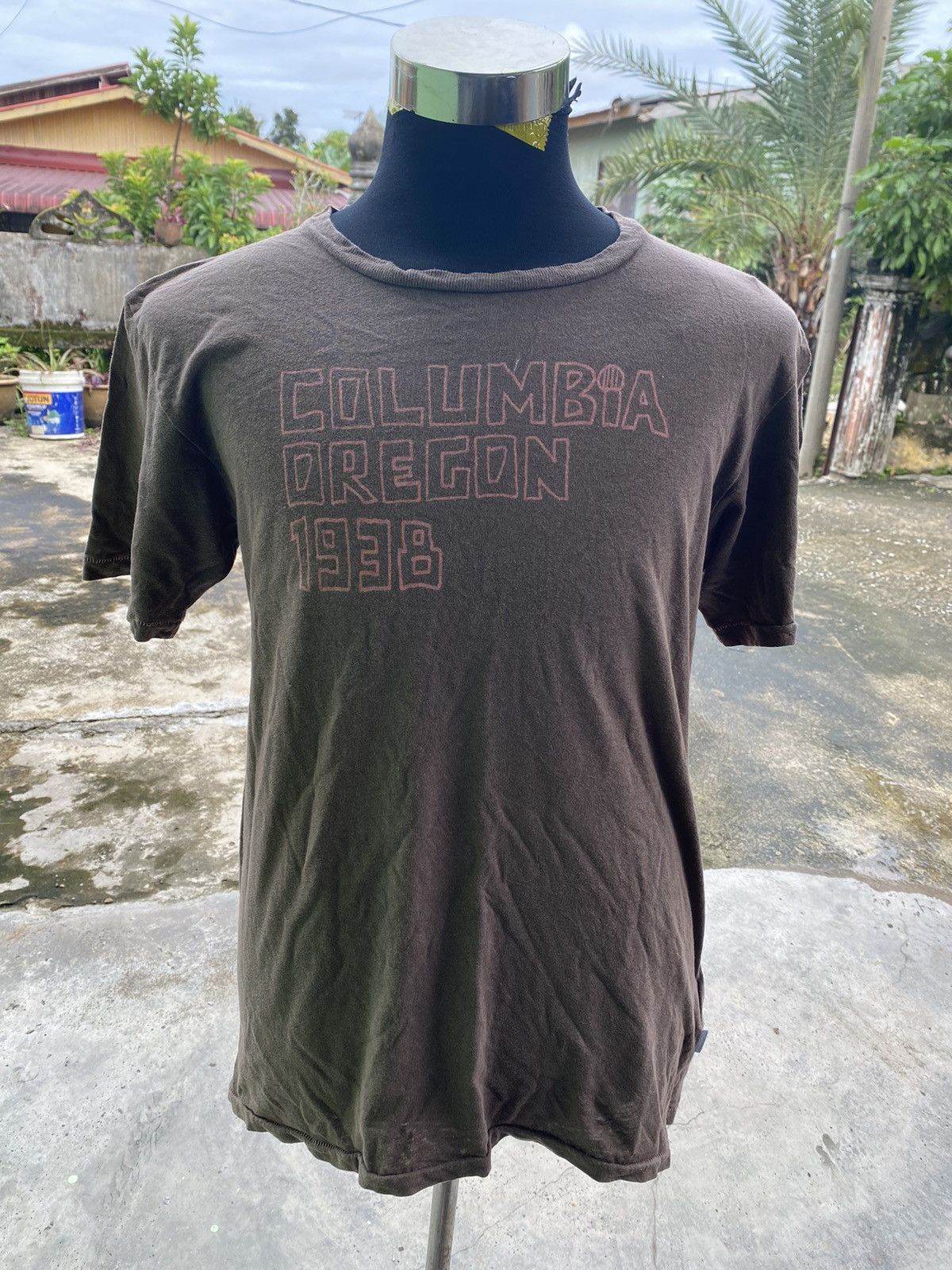 Columbia COLUMBIA OREGON Outdoor Round Neck Shirt Classic Faded Rare Size US M / EU 48-50 / 2 - 1 Thumbnail