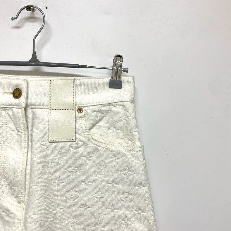 Louis Vuitton LOUIS VUITTON Dark embossed shorts Size US 34 / EU 50 - 5 Thumbnail