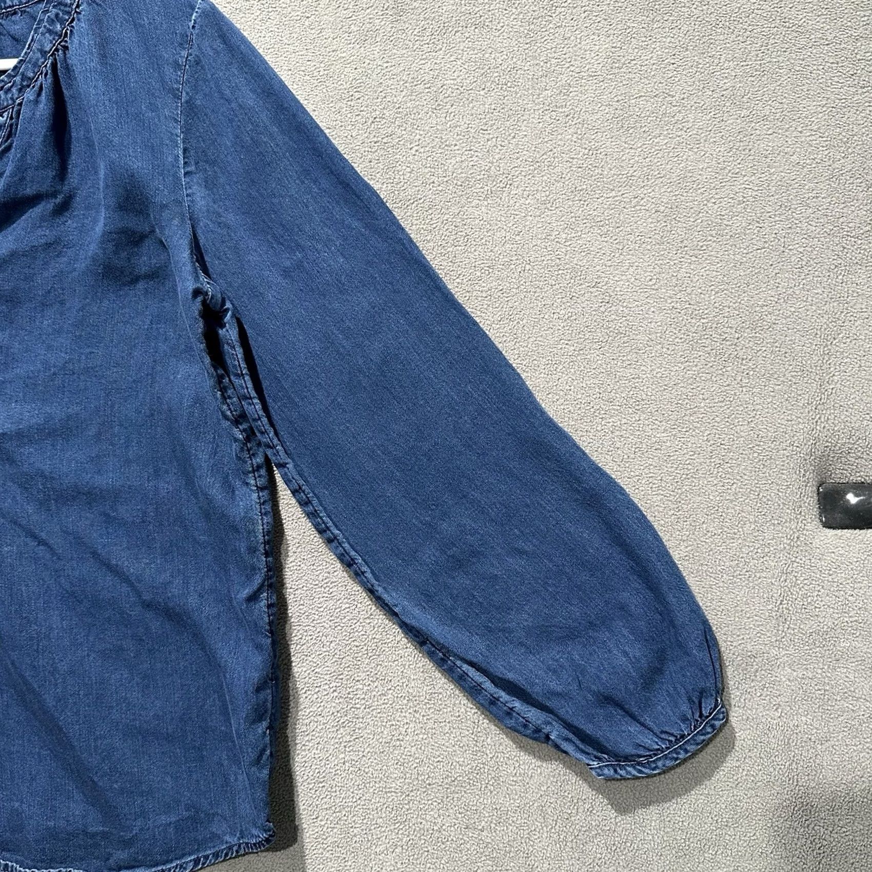 Old Navy Old Navy Blouse Shirt Women Small Blue Denim Chambray Boho V-Neck Quarter Button Size S / US 4 / IT 40 - 6 Thumbnail