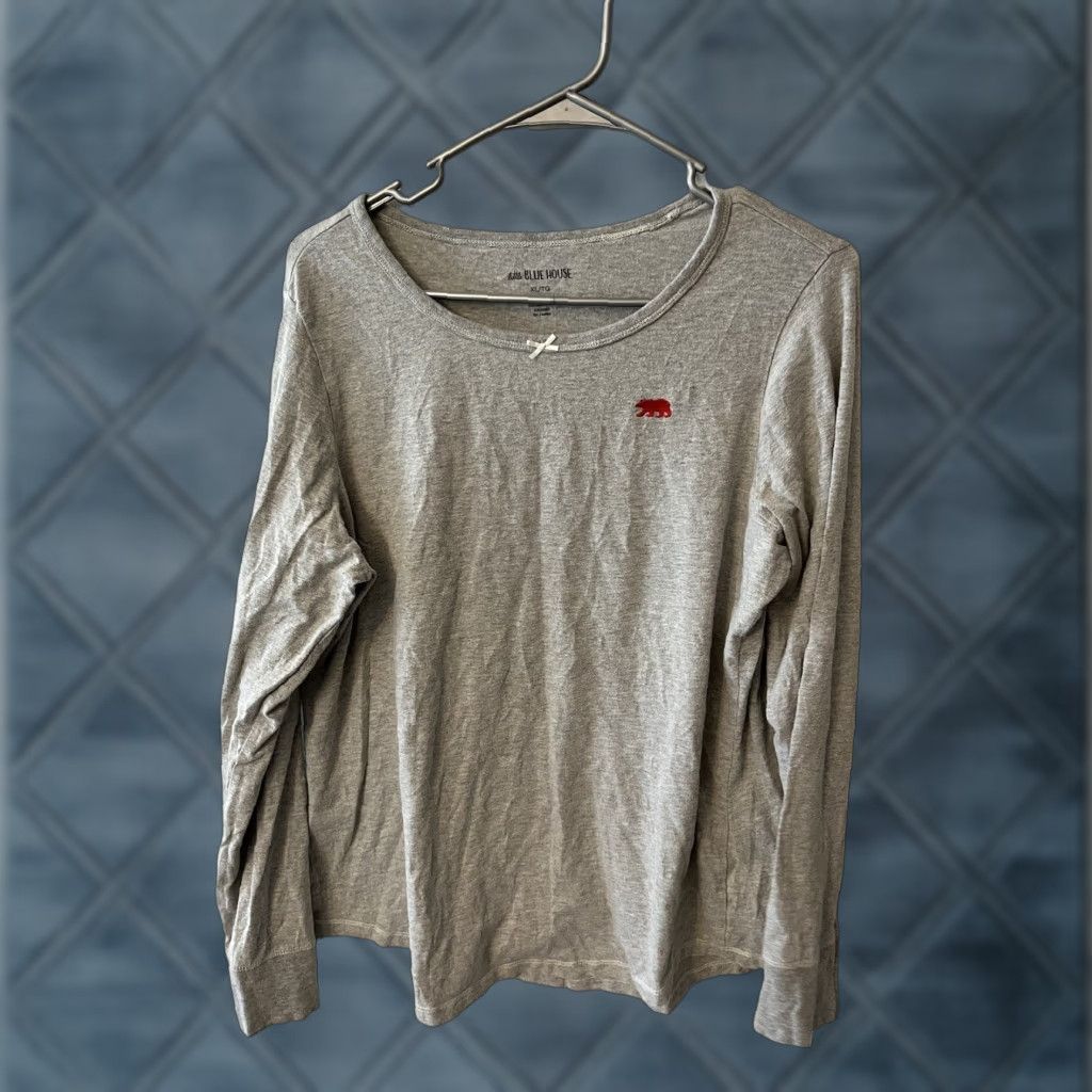 Vintage little blue house Womens Gray Solid Long Sleeve T-Shirt Size XL Christmas Crew Neck Pajama Top from The Teens Department Size XL / US 12-14 / IT 48-50 - 1 Thumbnail