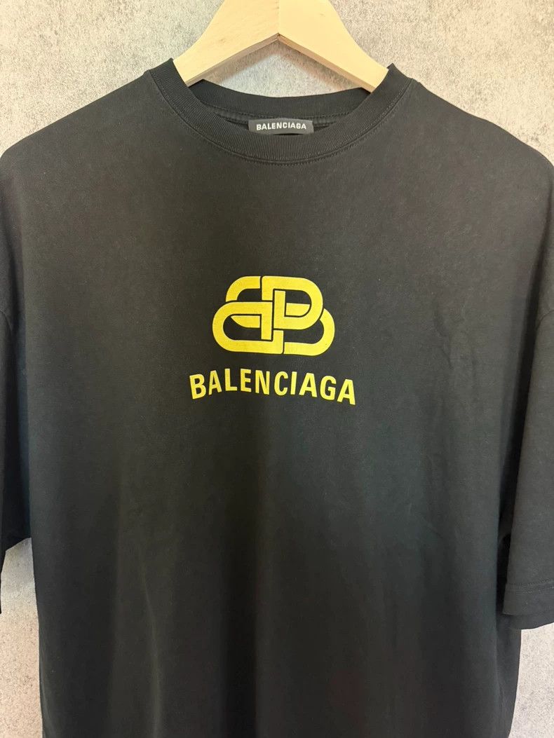 Balenciaga Balenciaga Snap Button Letter Logo Short Sleeve Size US L / EU 52-54 / 3 - 2 Thumbnail