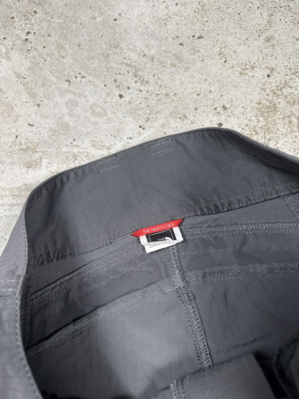 The North Face × Vintage Vintage Y2K The North Face Gray Shorts Outdoor Size US 30 / EU 46 - 8 Thumbnail