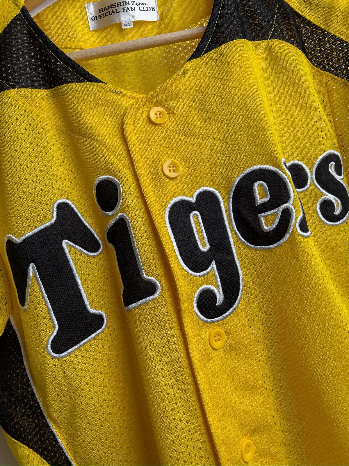 Mizuno Mizuno Hanshin Tigers 2012-2015 Jersey Size US M / EU 48-50 / 2 - 3 Thumbnail