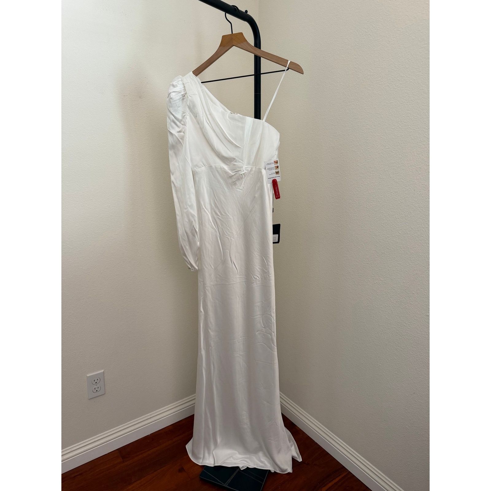 Mac Duggal Ieena MAC DUGGAL 55401 gown long dress sz 2 white bridal Size XS / US 0-2 / IT 36-38 - 3 Thumbnail