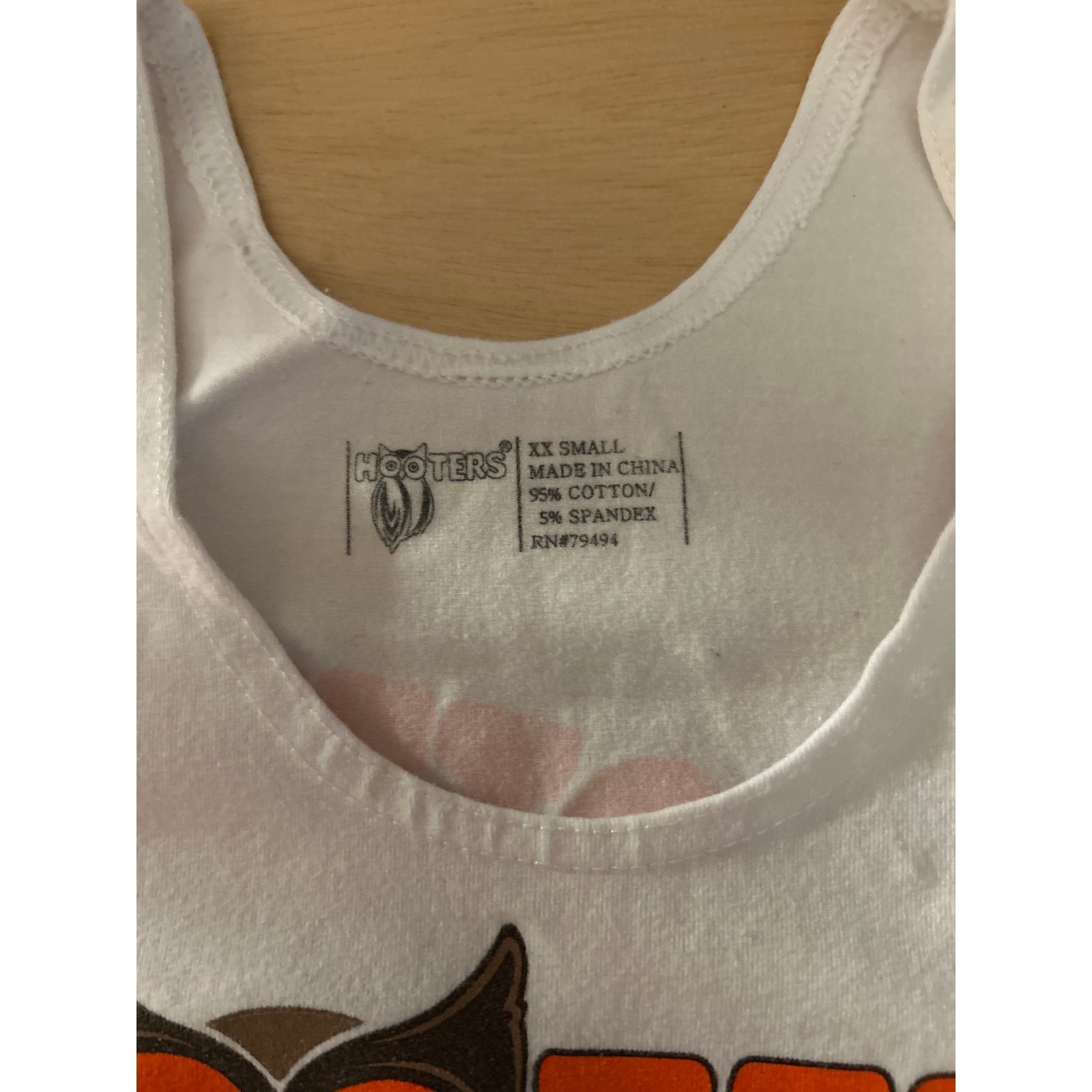 Other B22 Women’s Hooters Girl Worn Uniform Tank White Size Xxs Size XXS / US 00 / IT 34 - 3 Thumbnail