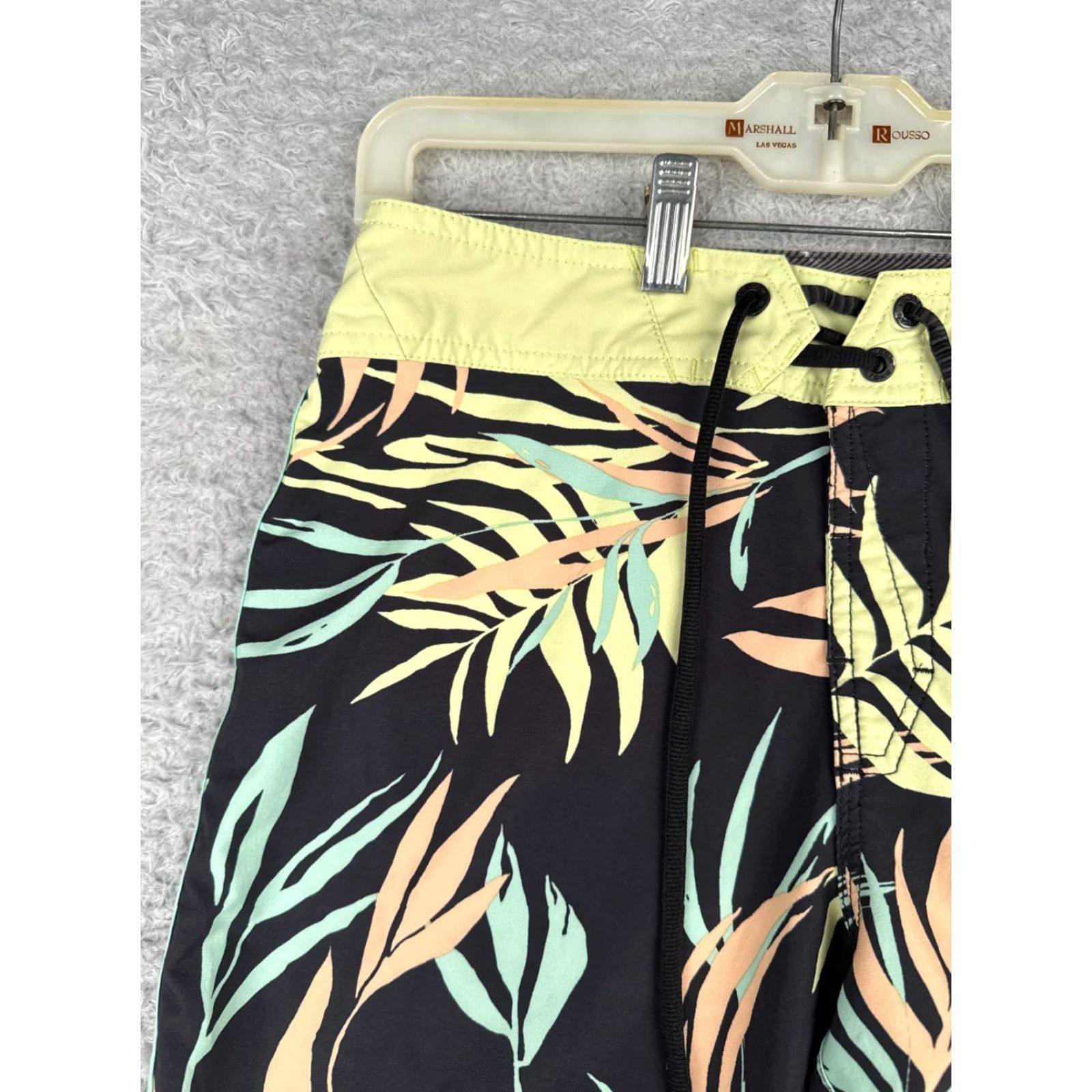 Volcom Volcom Mens Swim Trunks Board Shorts 28x8 Yellow Black Mod-Tech Polyester Floral Pockets Drawstring Beach 90s? Size US 36 / EU 52 - 4 Thumbnail
