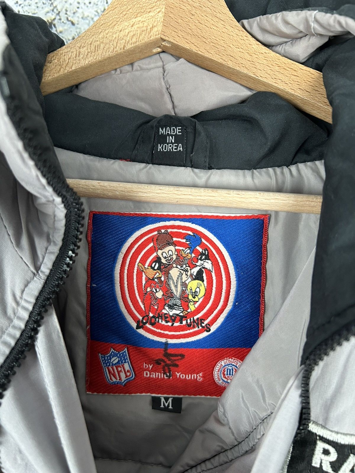 NFL Vintage Las Vegas Raiders NFL Taz Looney Tunes Jacket Size US M / EU 48-50 / 2 - 7 Thumbnail