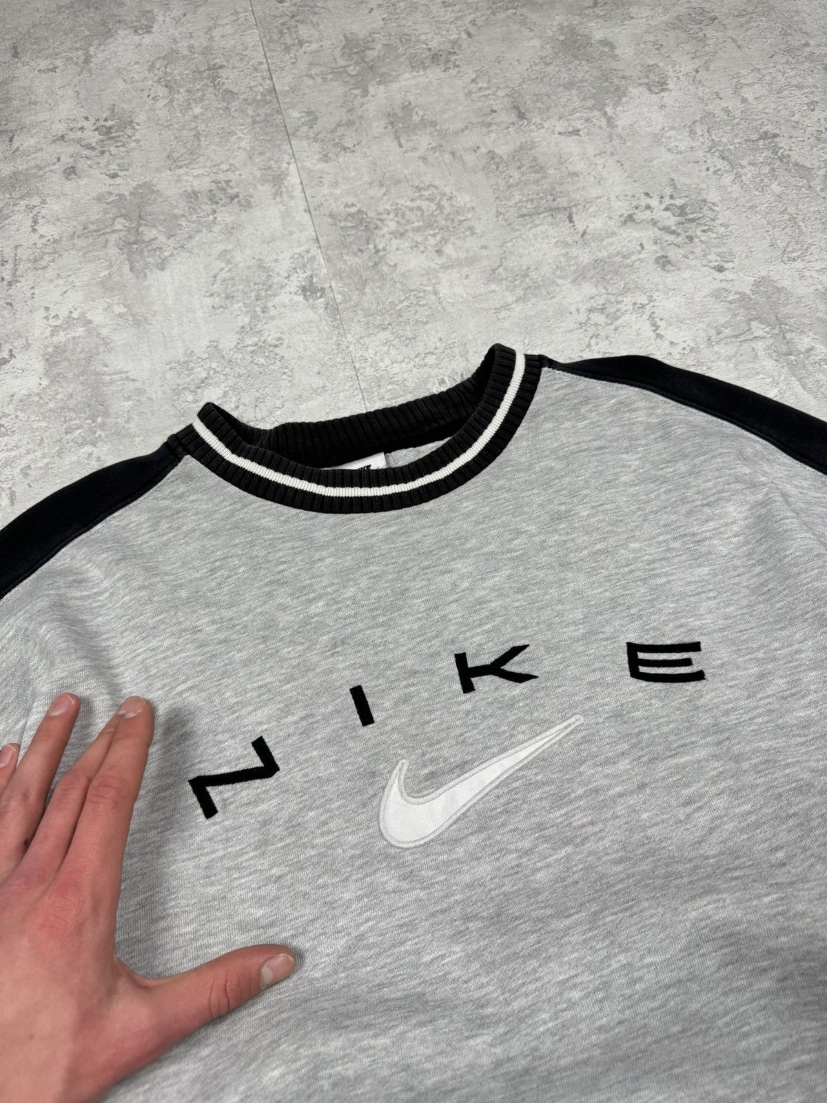 Nike RARE Vintage Nike Sweatshirt Spell Out Embroidered Y2K SizeM Size US M / EU 48-50 / 2 - 4 Thumbnail