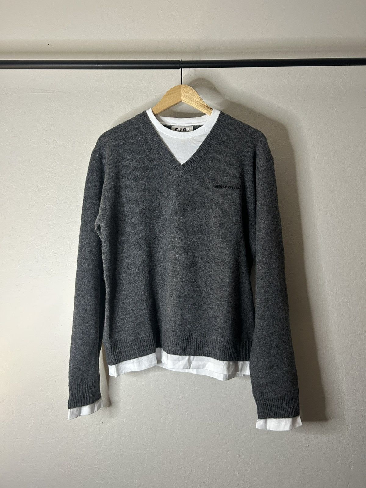 Miu Miu Miu Miu Cashmere V Neck Sweater Size US M / EU 48-50 / 2 - 1 Thumbnail