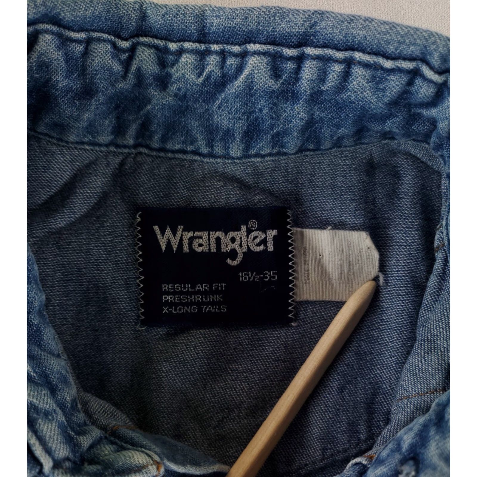 Wrangler VINTAGE Wrangler Shirt Denim Pearl Snap Blue Made USA Mens L 16.5-35 Blue Mens L Denim 90s Wrangler Shirt VTG 90s Pearl Snap Blue Made USA Size US L / EU 52-54 / 3 - 4 Thumbnail